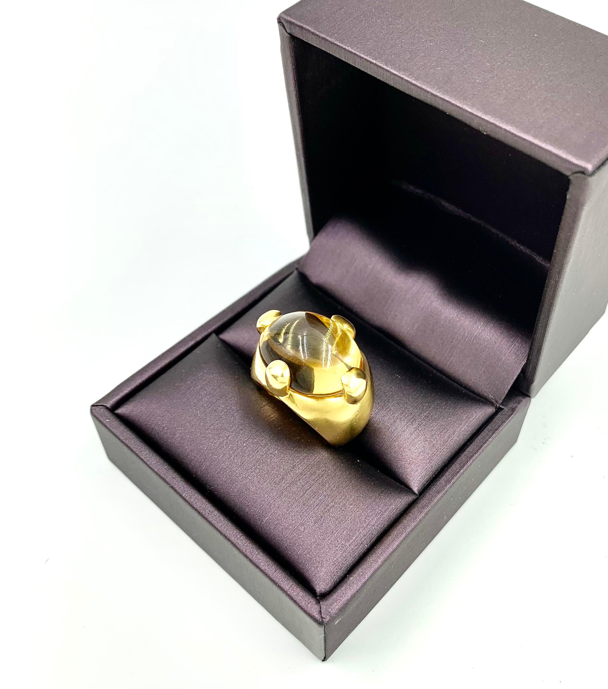 Vintage Pomellato 9.5 Carat Cabochon Citrine 18K Yellow Gold Griffe Ring For Sale 3