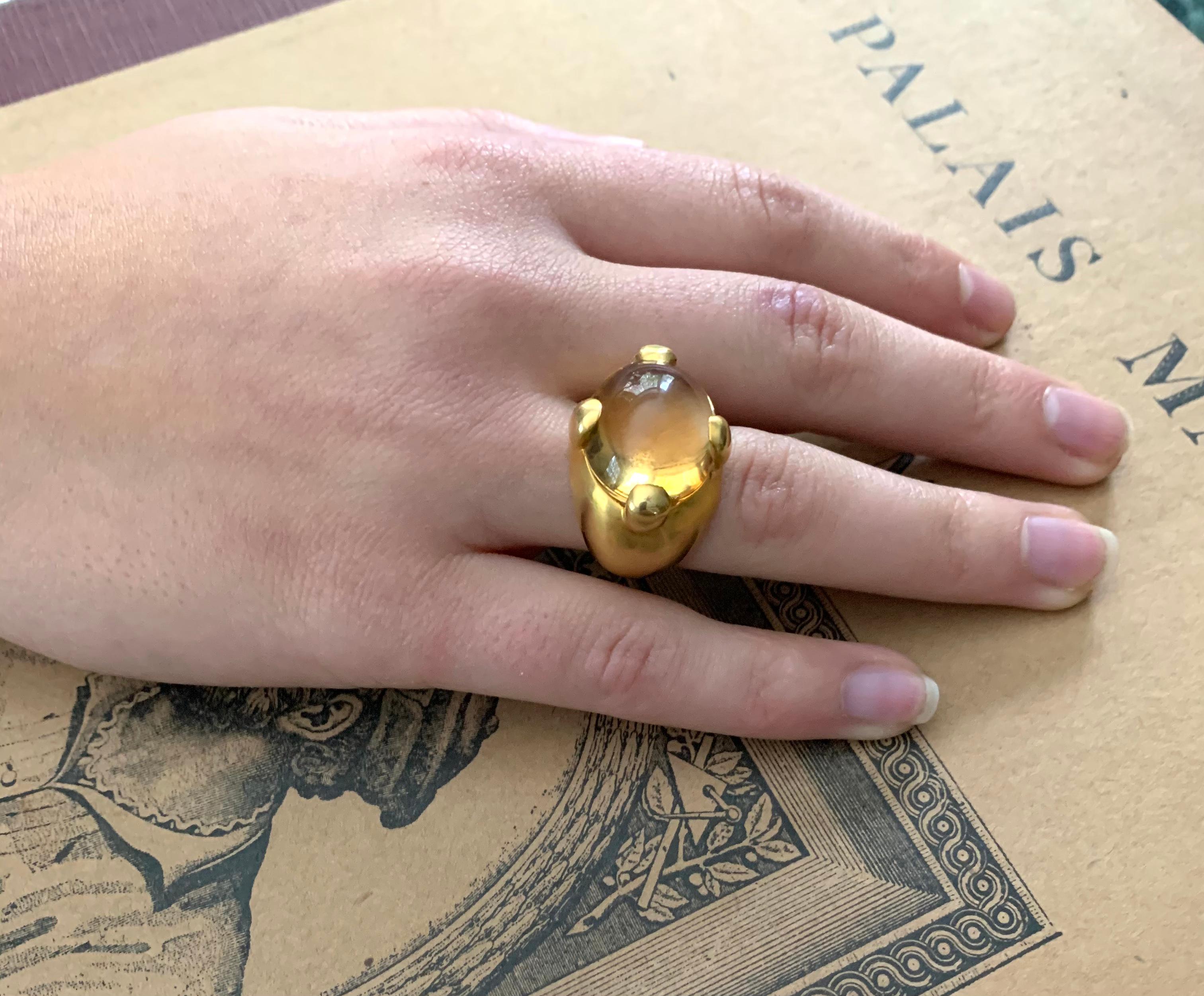 Vintage Pomellato 9.5 Carat Cabochon Citrine 18K Yellow Gold Griffe Ring For Sale 5
