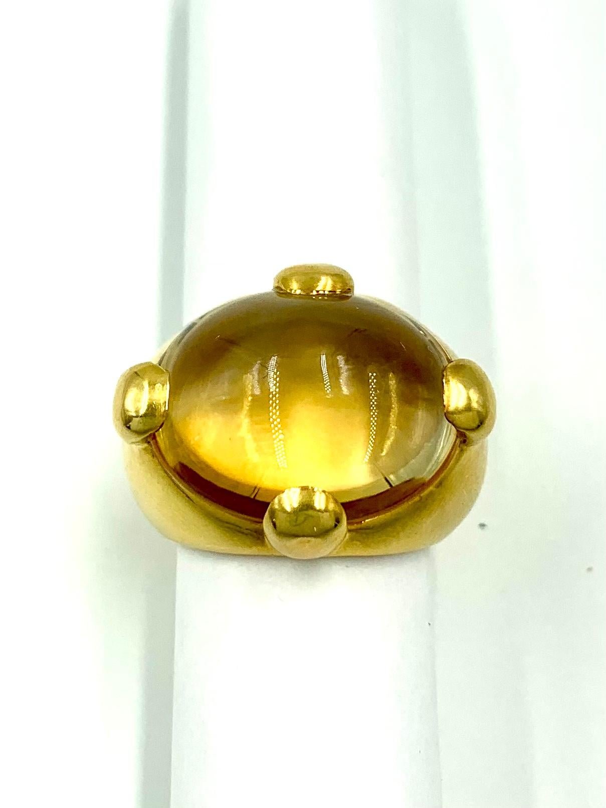 18 Karat Gelbgold Griffe-Ring mit 9,5 Karat Citrin im Cabochon-Schliff von Pomellato für Damen oder Herren im Angebot