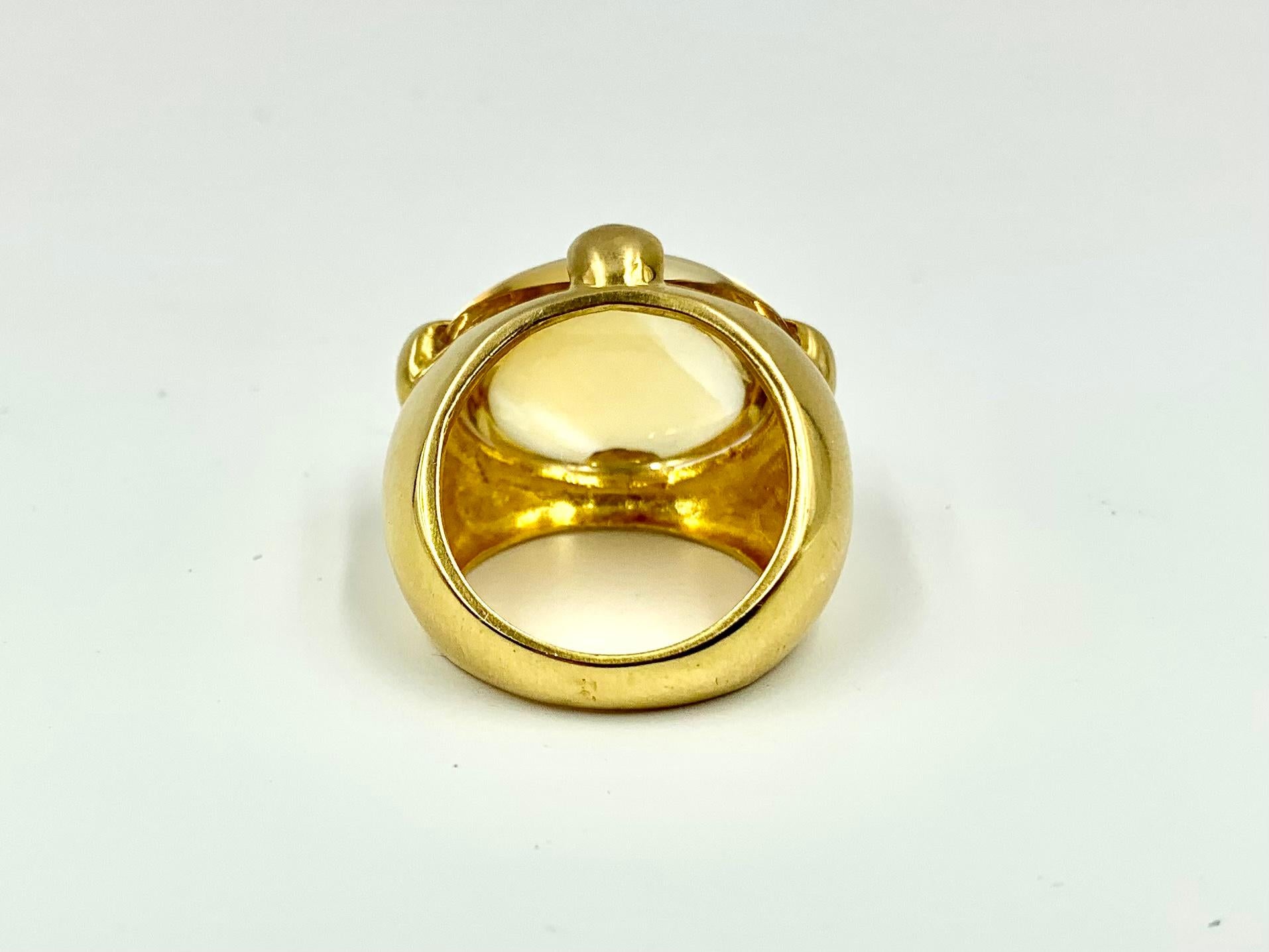 Vintage Pomellato 9.5 Carat Cabochon Citrine 18K Yellow Gold Griffe Ring For Sale 1