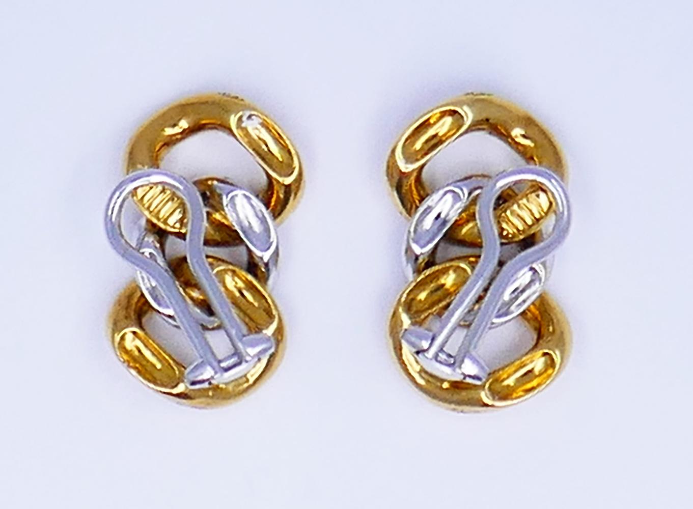 Taille ronde Vintage Pomellato Earrings Diamond 18k Gold Clip-On Estate Jewelry en vente