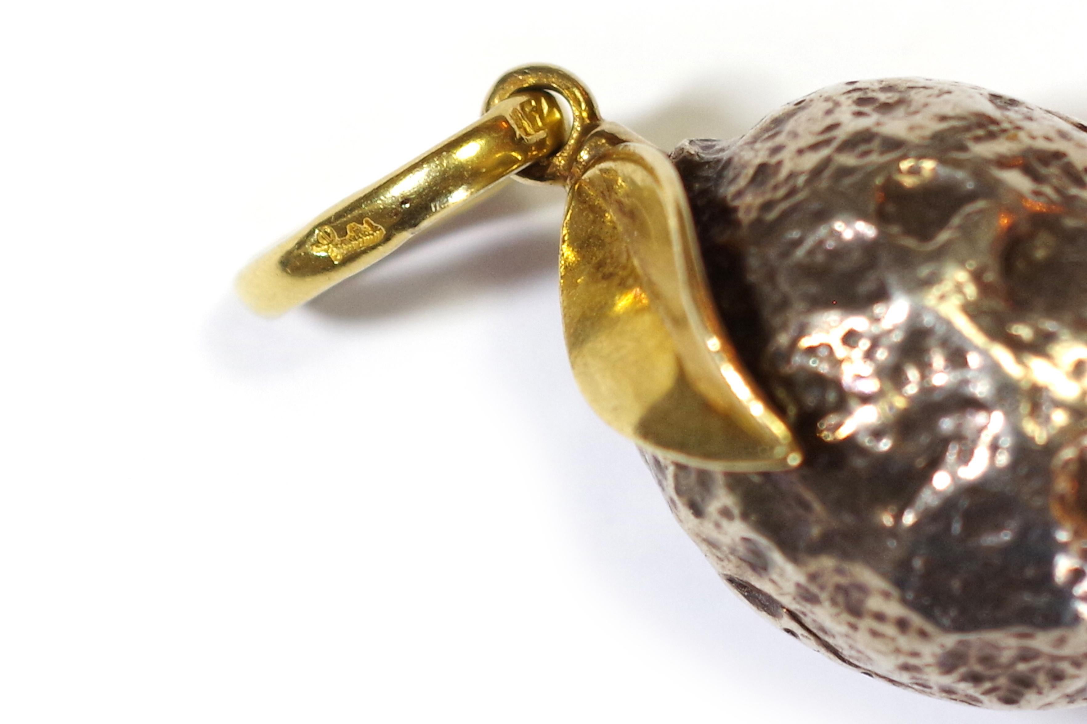 Vintage Pomellato lemon pendant in 18 karat gold and silver, signed jewelry In Fair Condition In PARIS, FR