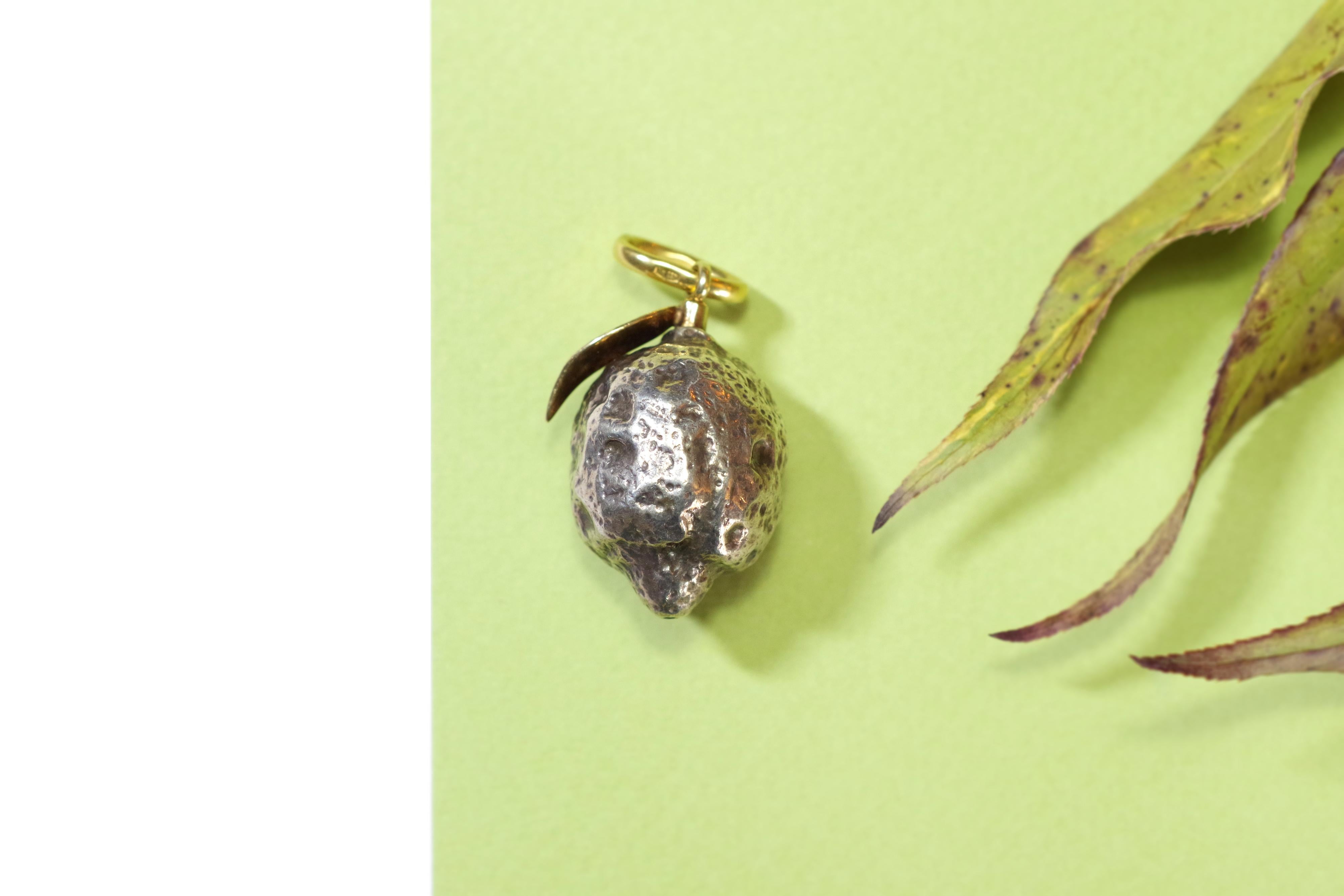 Women's or Men's Vintage Pomellato lemon pendant in 18 karat gold and silver, signed jewelry
