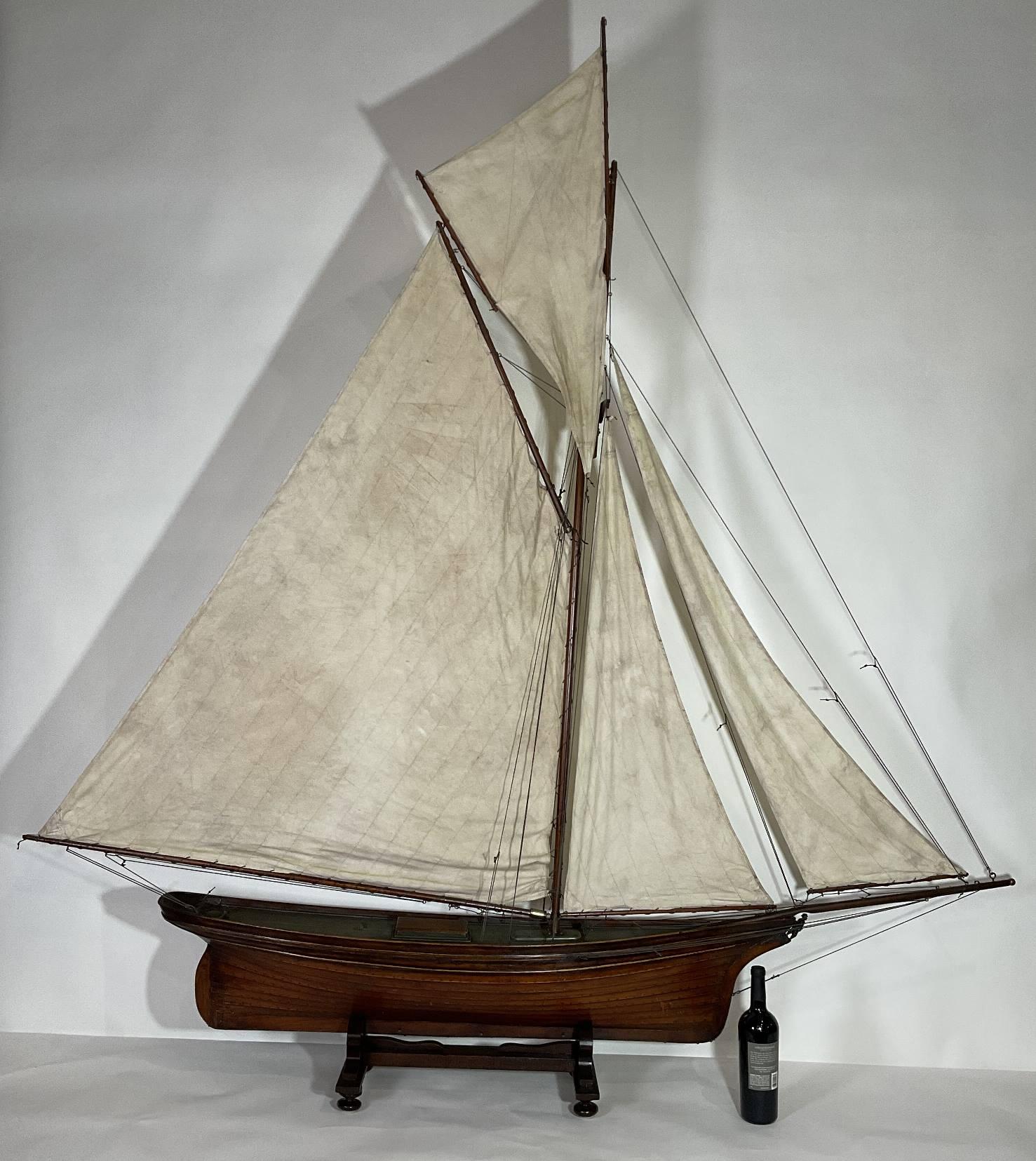 Vintage Pond Yacht with Makers Badge For Sale 5