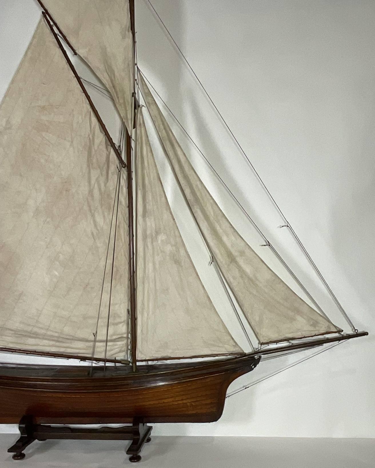 Vintage Pond Yacht with Makers Badge For Sale 6