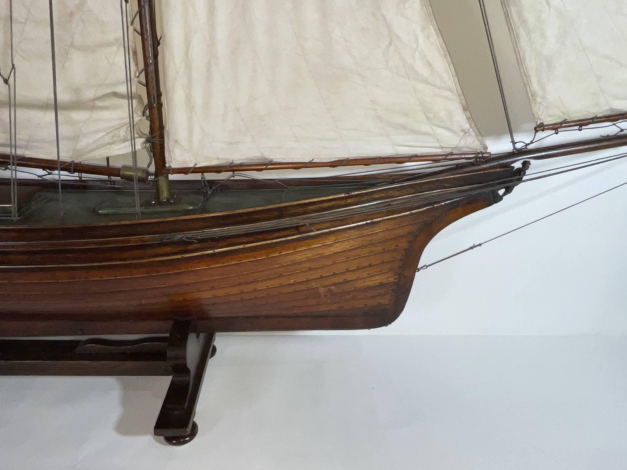Vintage Pond Yacht with Makers Badge For Sale 9