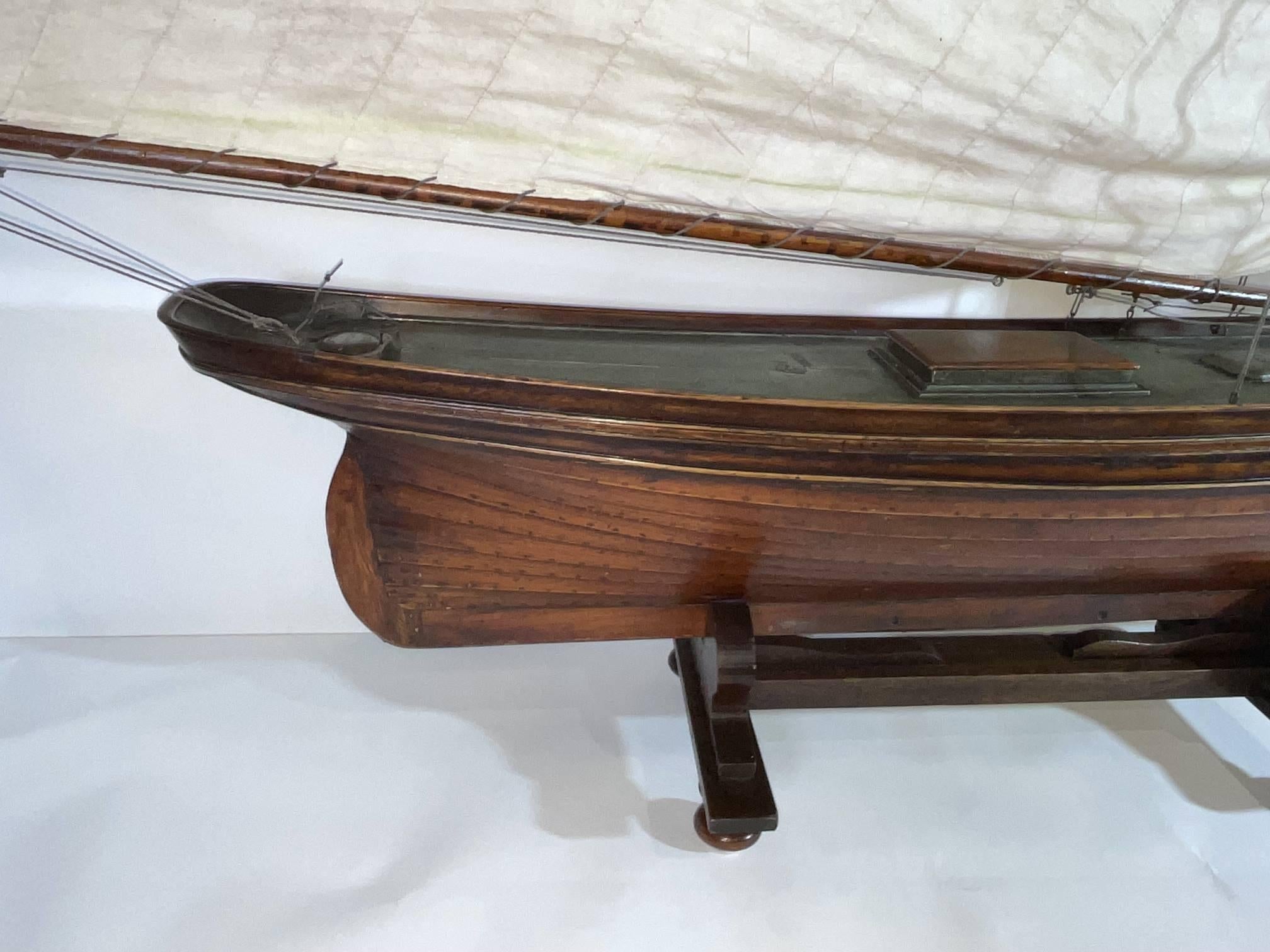 Vintage Pond Yacht with Makers Badge For Sale 11