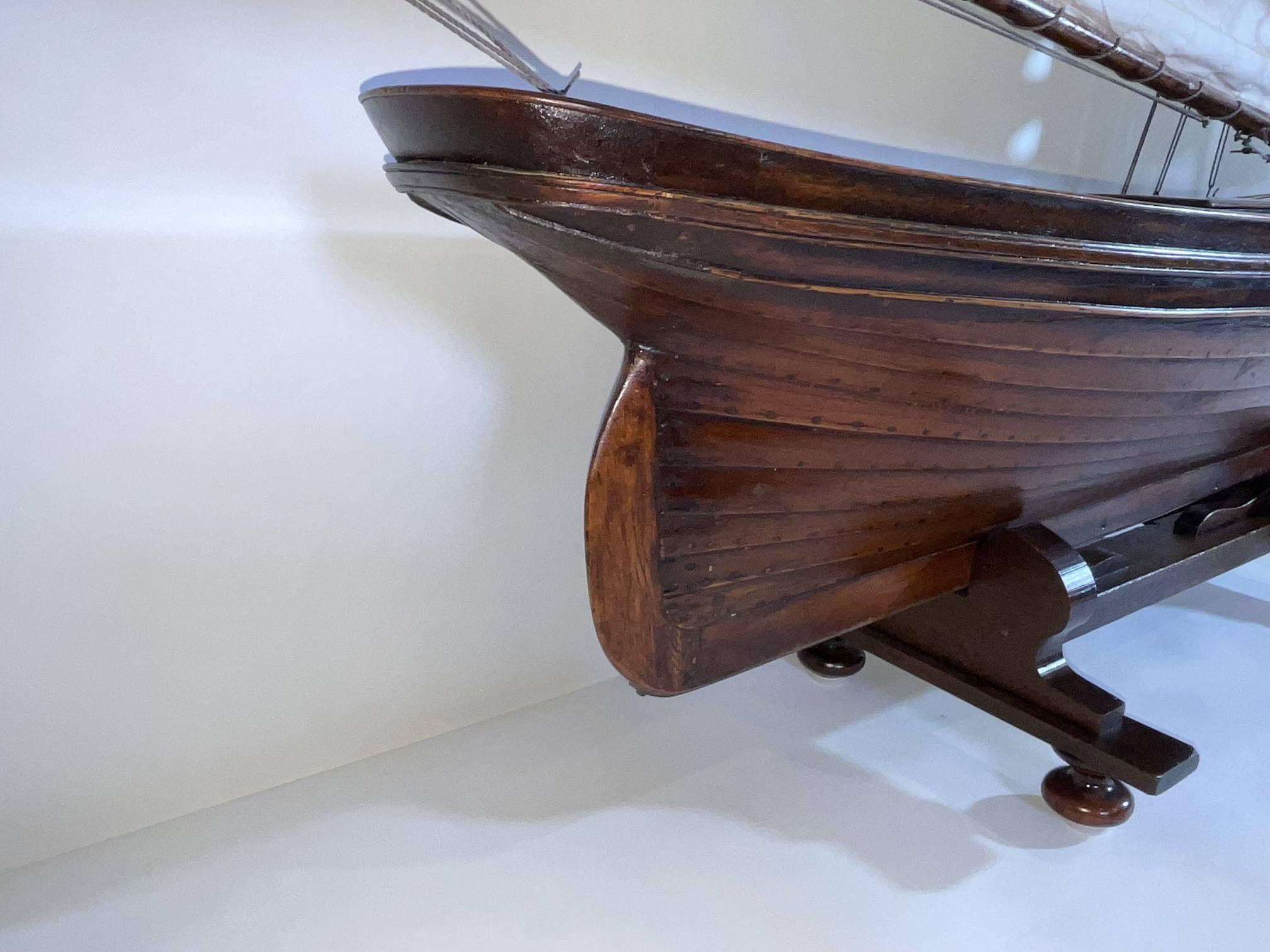 Vintage Pond Yacht with Makers Badge In Good Condition For Sale In Norwell, MA