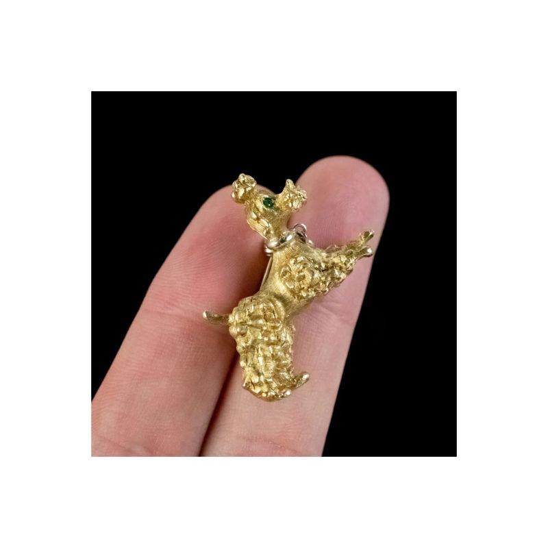 Vintage Poodle Dog Brooch Emerald Eyes in 18 Carat Gold, circa 1960 In Good Condition For Sale In Kendal, GB
