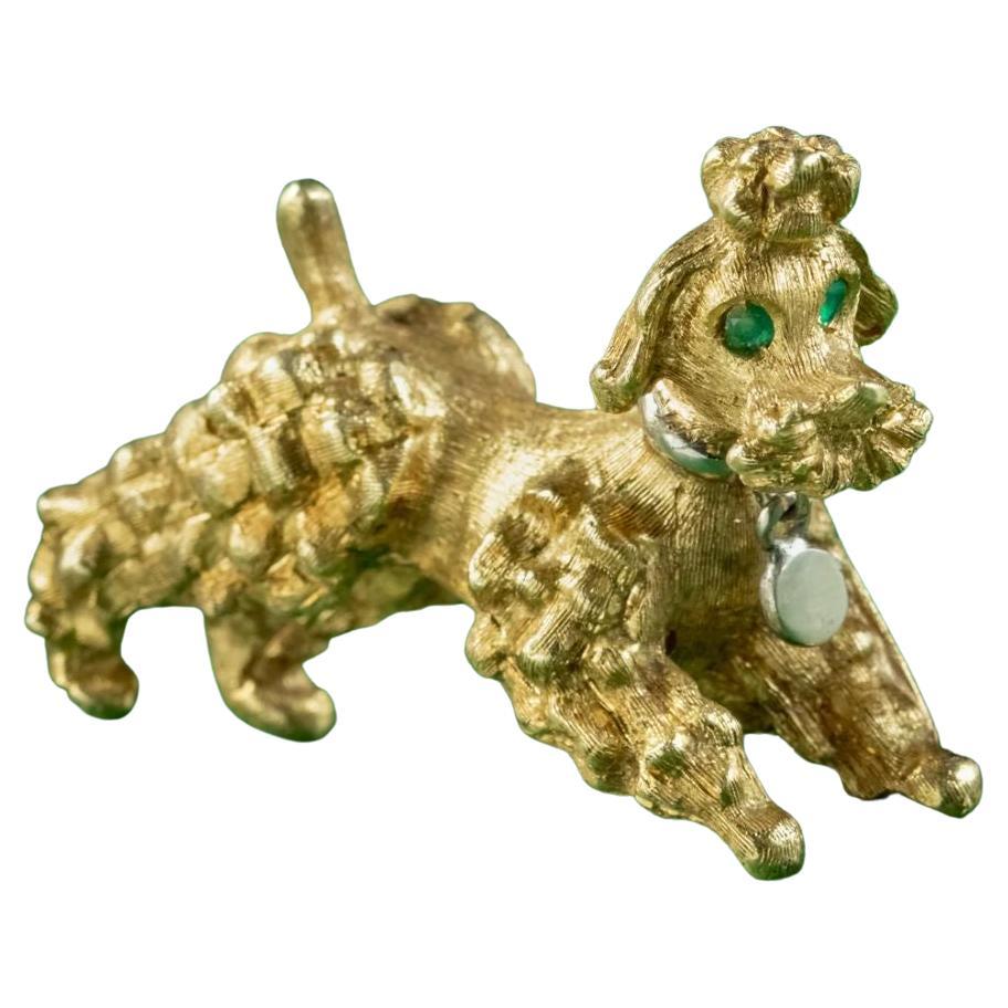 Hundebrosche mit Smaragdaugen aus 18 Karat Gold, Pudel  um 1960