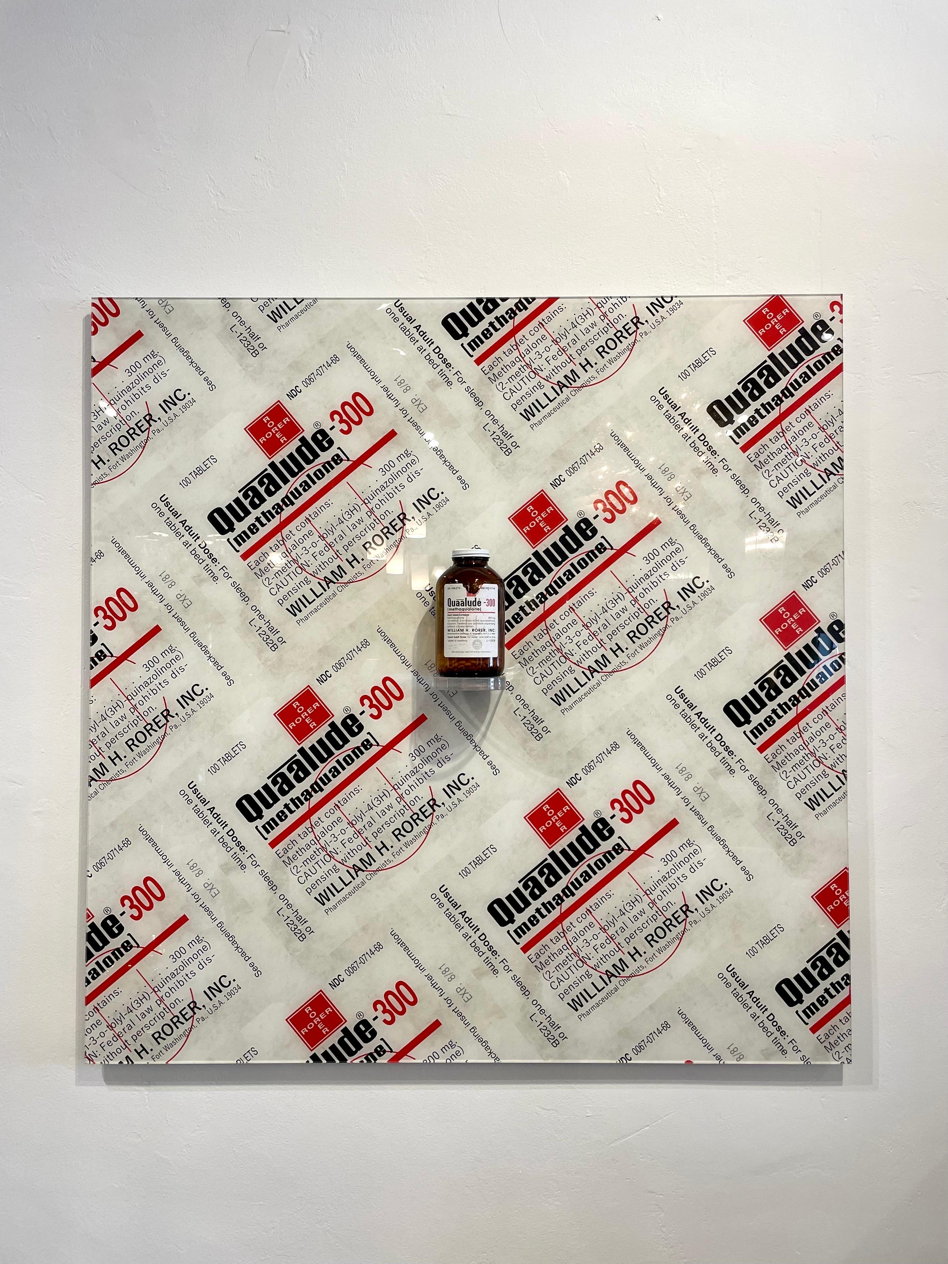 Vieille jarre en acrylique Pop Art « Quartudes » avec faux pilules Bon état - En vente à East Hampton, NY