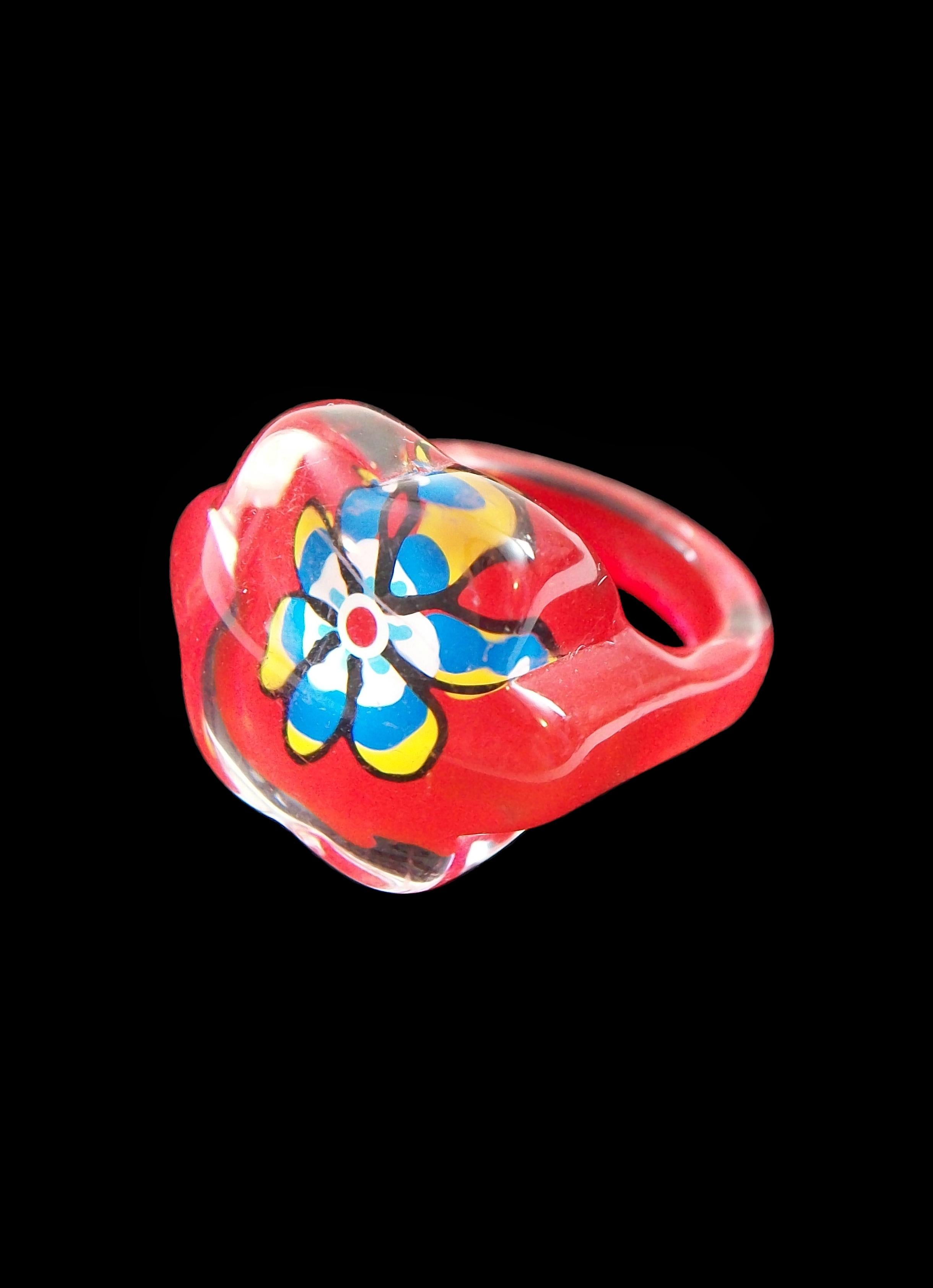 Vintage Pop Art back painted Lucite ring - featuring a hand painted flower with red background - size 7 3/4 (approximate) - unsigned - late 20th century.

Excellent vintage condition - numerous fine surface scratches from age and use (most evident