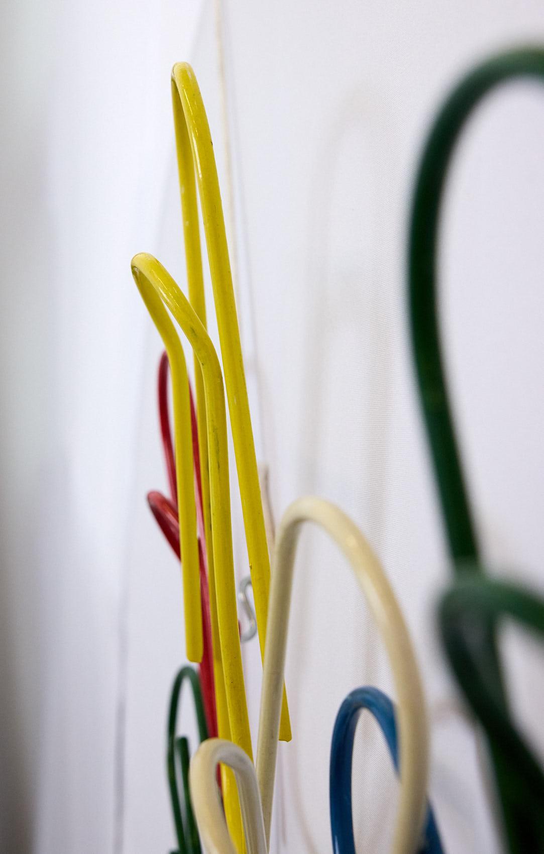 Mehrfarbige Vintage-Wandskulptur aus Papierclips im C. Jere-Stil, Pop Art im Angebot 4