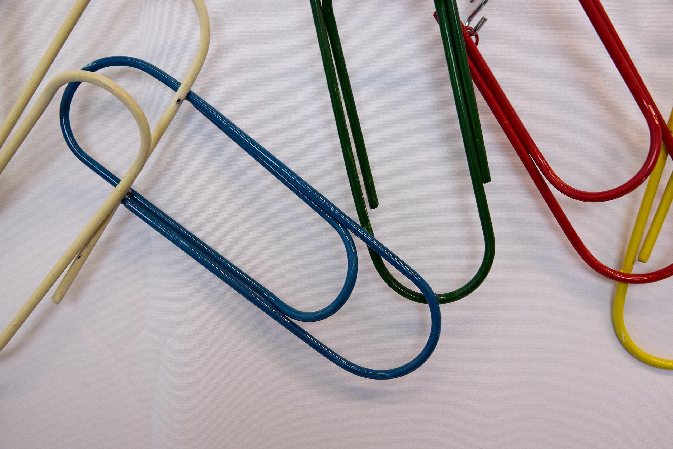 Mehrfarbige Vintage-Wandskulptur aus Papierclips im C. Jere-Stil, Pop Art (Moderne) im Angebot