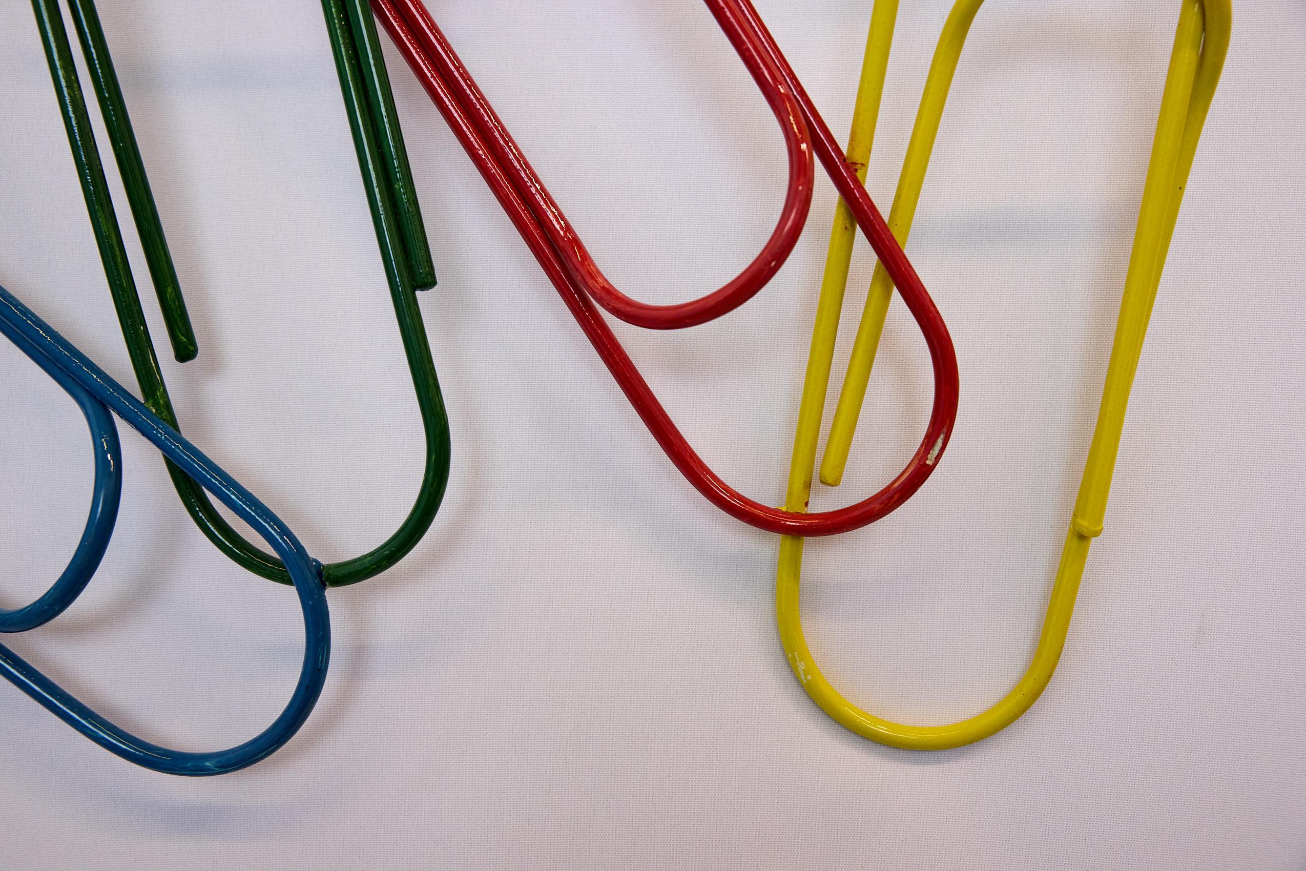 Mehrfarbige Vintage-Wandskulptur aus Papierclips im C. Jere-Stil, Pop Art (Italienisch) im Angebot