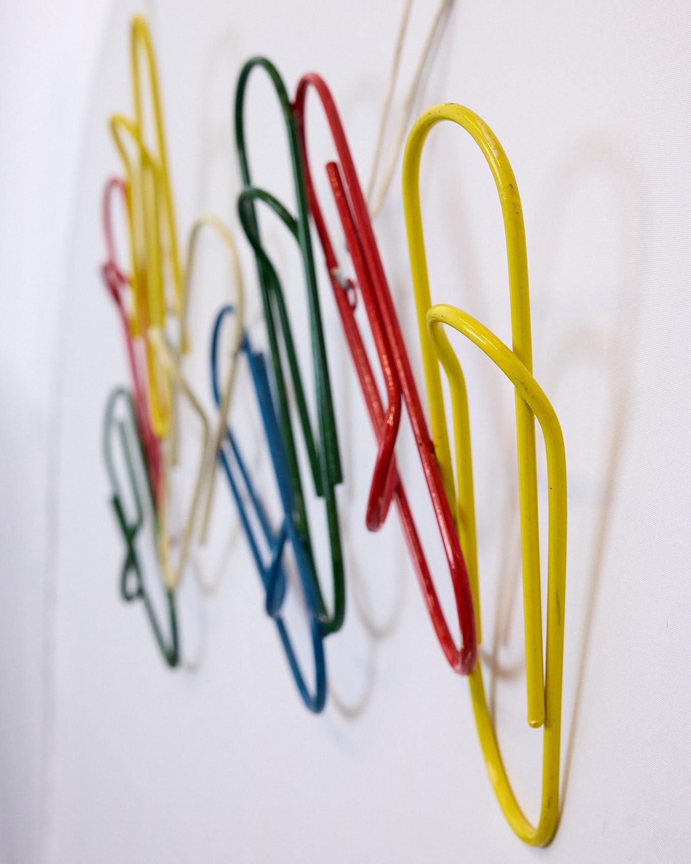 Mehrfarbige Vintage-Wandskulptur aus Papierclips im C. Jere-Stil, Pop Art im Angebot 1