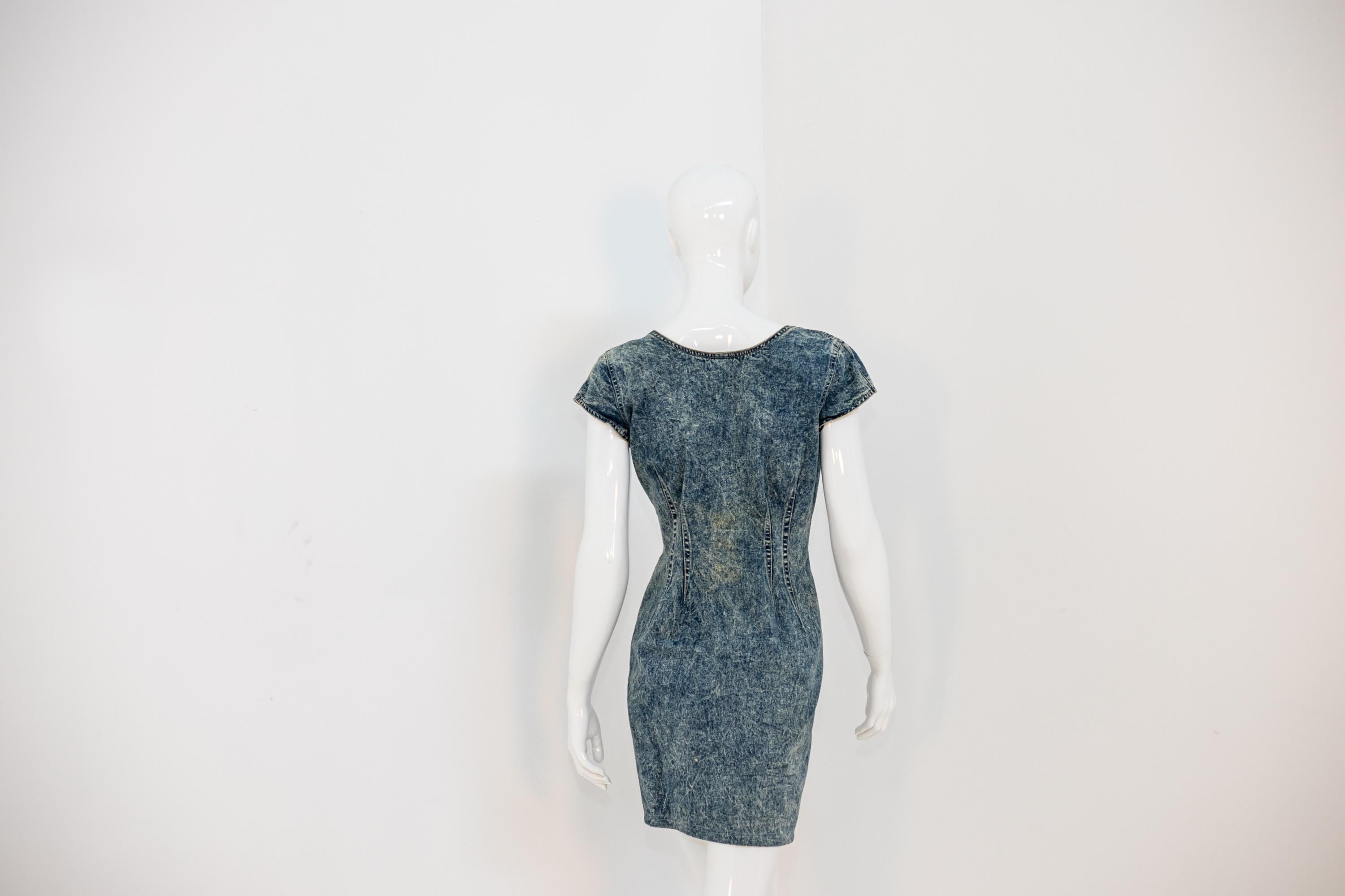 Denim-Kleid im Pop-Stil im Angebot 2