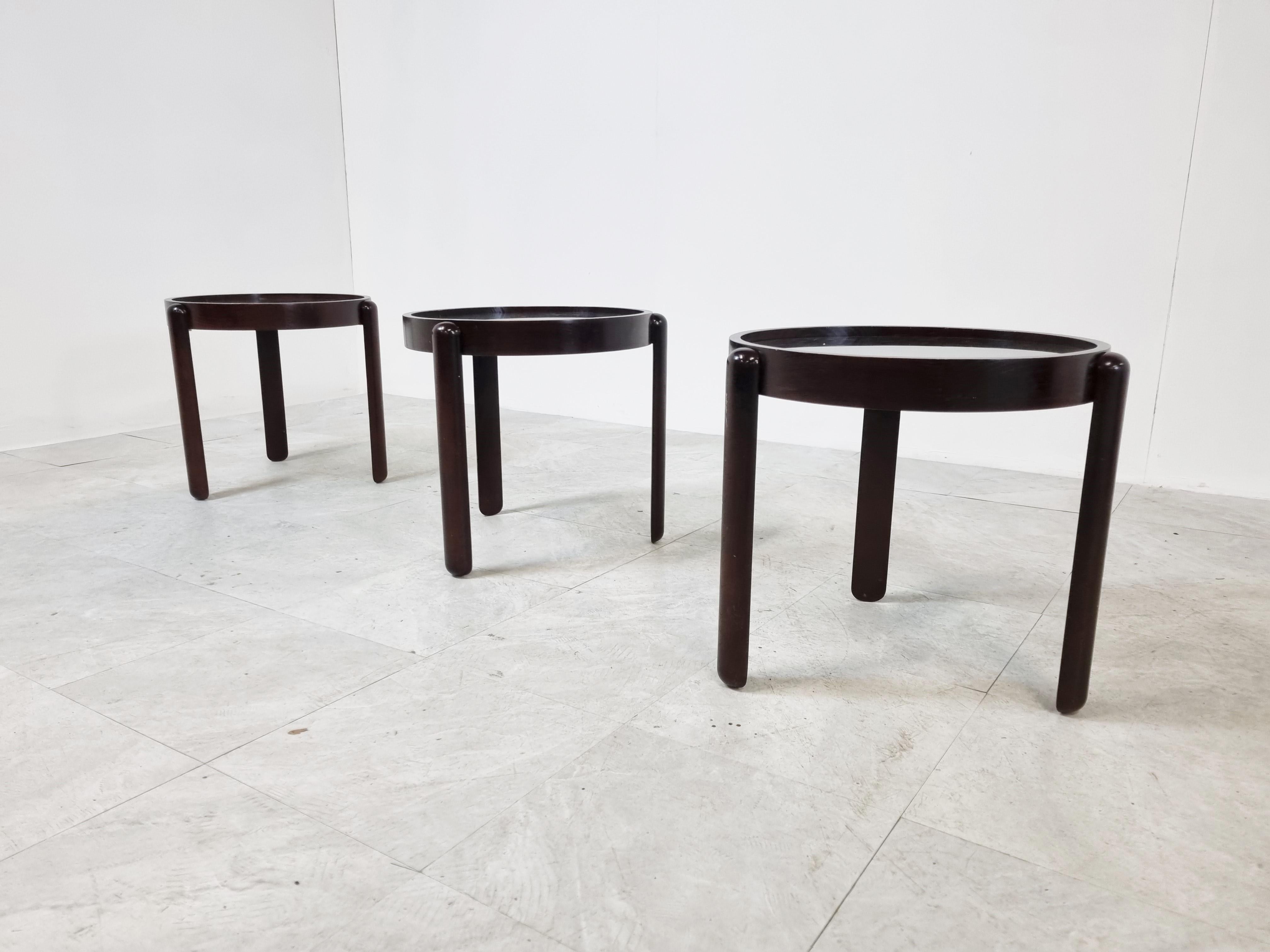 Elegant Trittico side tables by Porrada.

it can be grouped together to create an arrangement, it can also be stacked on top of each other.

1970s - Italy

Good condition

Measures: Height: 41cm/16.14