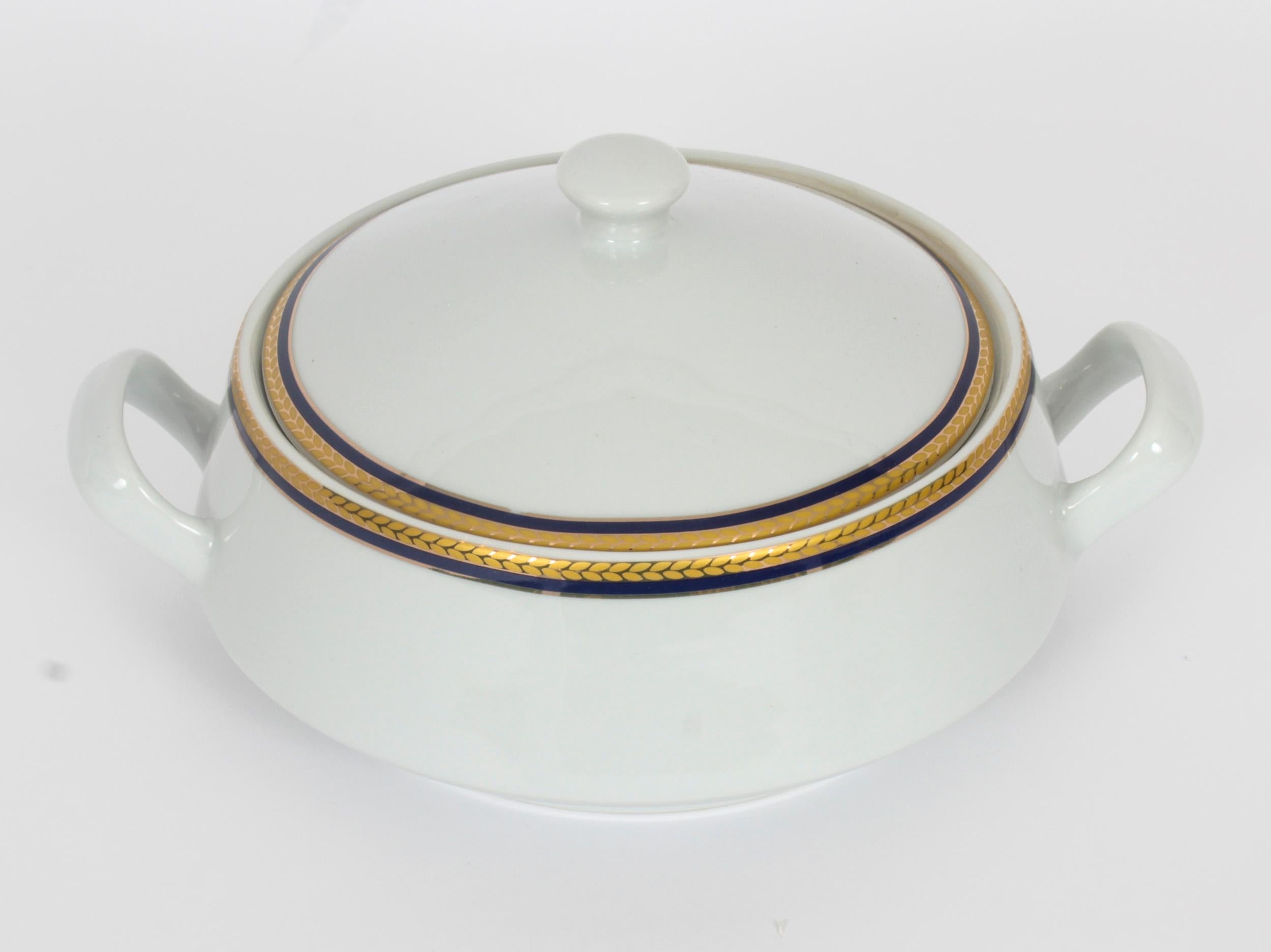 Vintage Porcelain 12 Setting 77 Piece Dinner Service, Late 20th C In Good Condition In London, GB