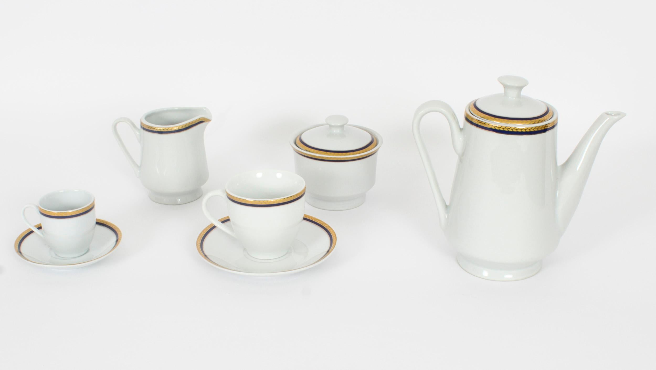 Vintage Porcelain 12 Setting 77 Piece Dinner Service, Late 20th C 4
