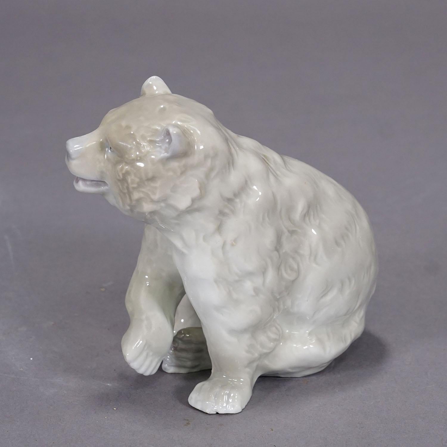 Vintage Porcelain Bear Statue, Germany, ca 1950s In Good Condition For Sale In Berghuelen, DE