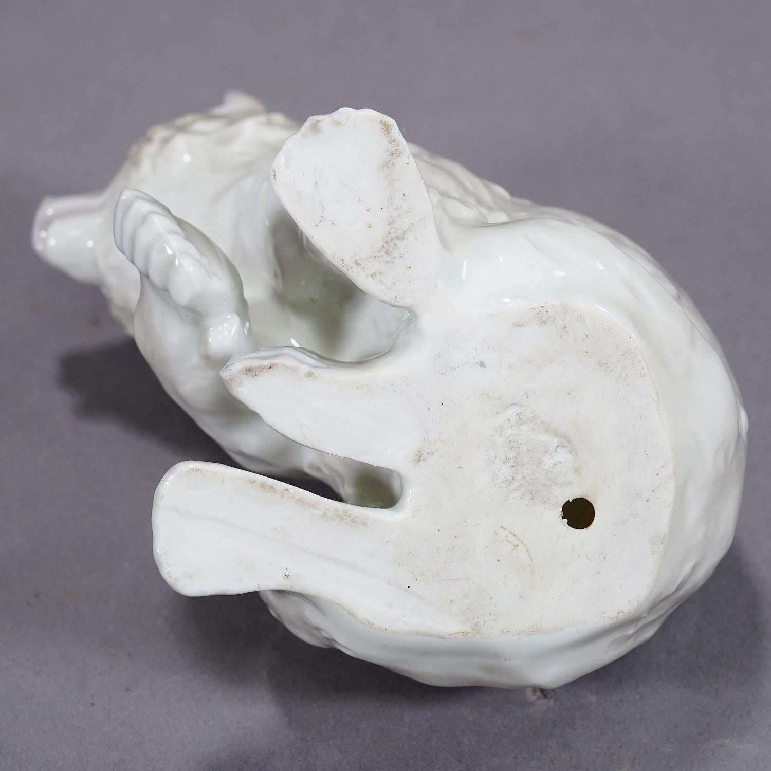 Vintage Porcelain Bear Statue, Deutschland, ca. 1950er Jahre (20. Jahrhundert) im Angebot