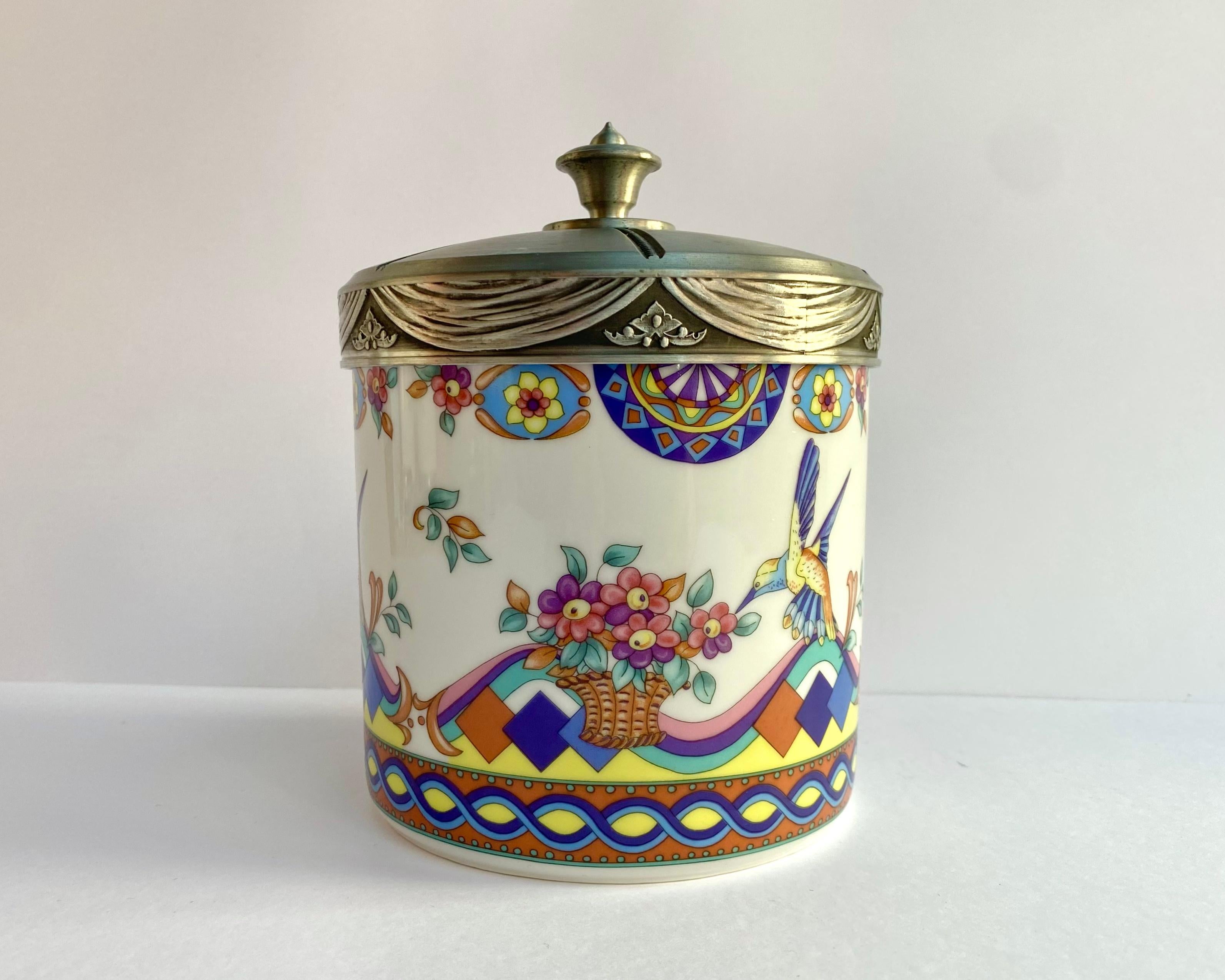 A very colorful Vintage Floral Biscuit Tin In Porcelain with tin lead  by Seltmann Weiden, from Germany, hummingbird and flower pattern dates from the 1995.

What a great gift for a tin collector.

Opens and closes tightly.

A porcelain container