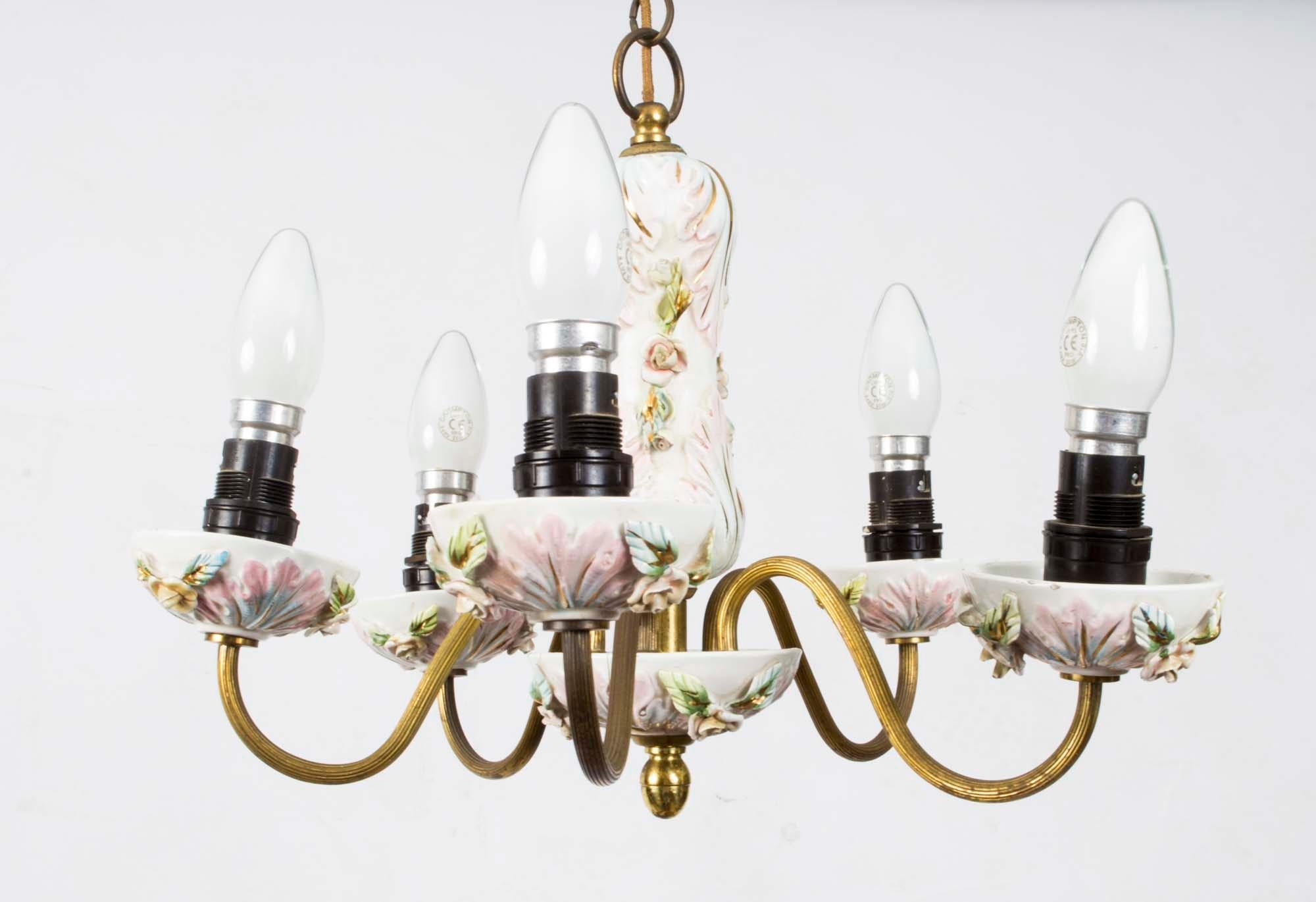Vintage Porcelain and Brass 4-Light Chandelier In Good Condition For Sale In London, GB