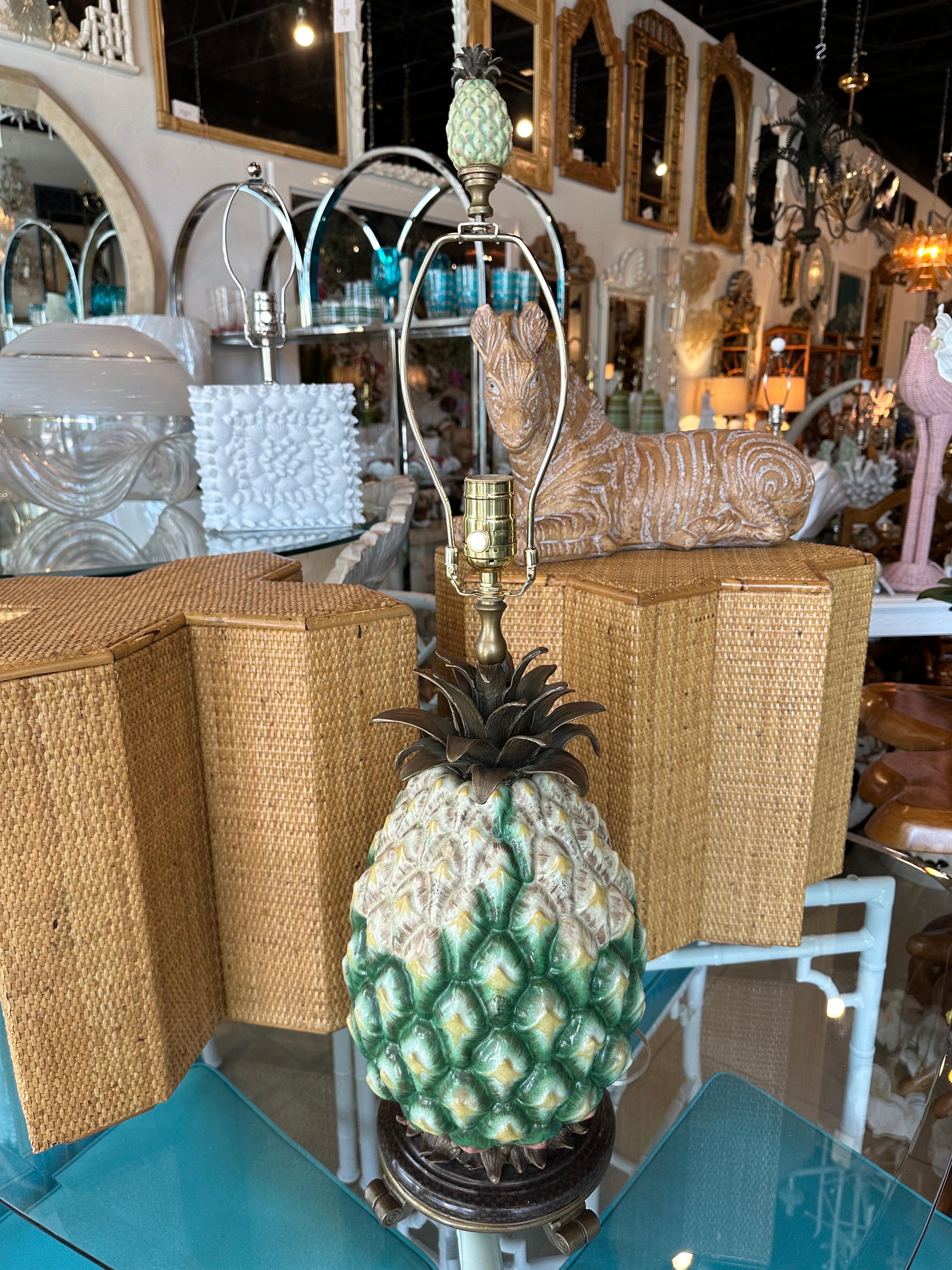 Hollywood Regency Vintage Porcelain & Brass Palm Beach Pineapple Table Lamp Newly Wired  For Sale