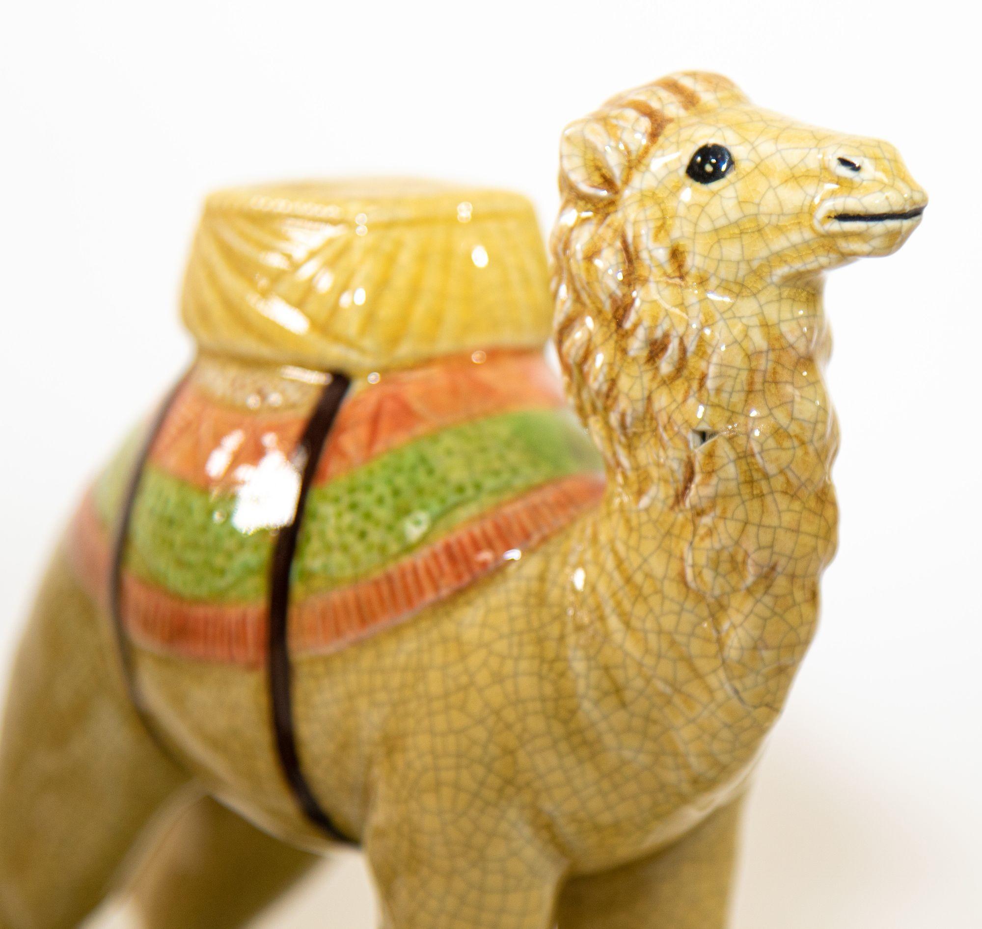 Serre-livres figurines sculptées en porcelaine camel vintage en vente 6