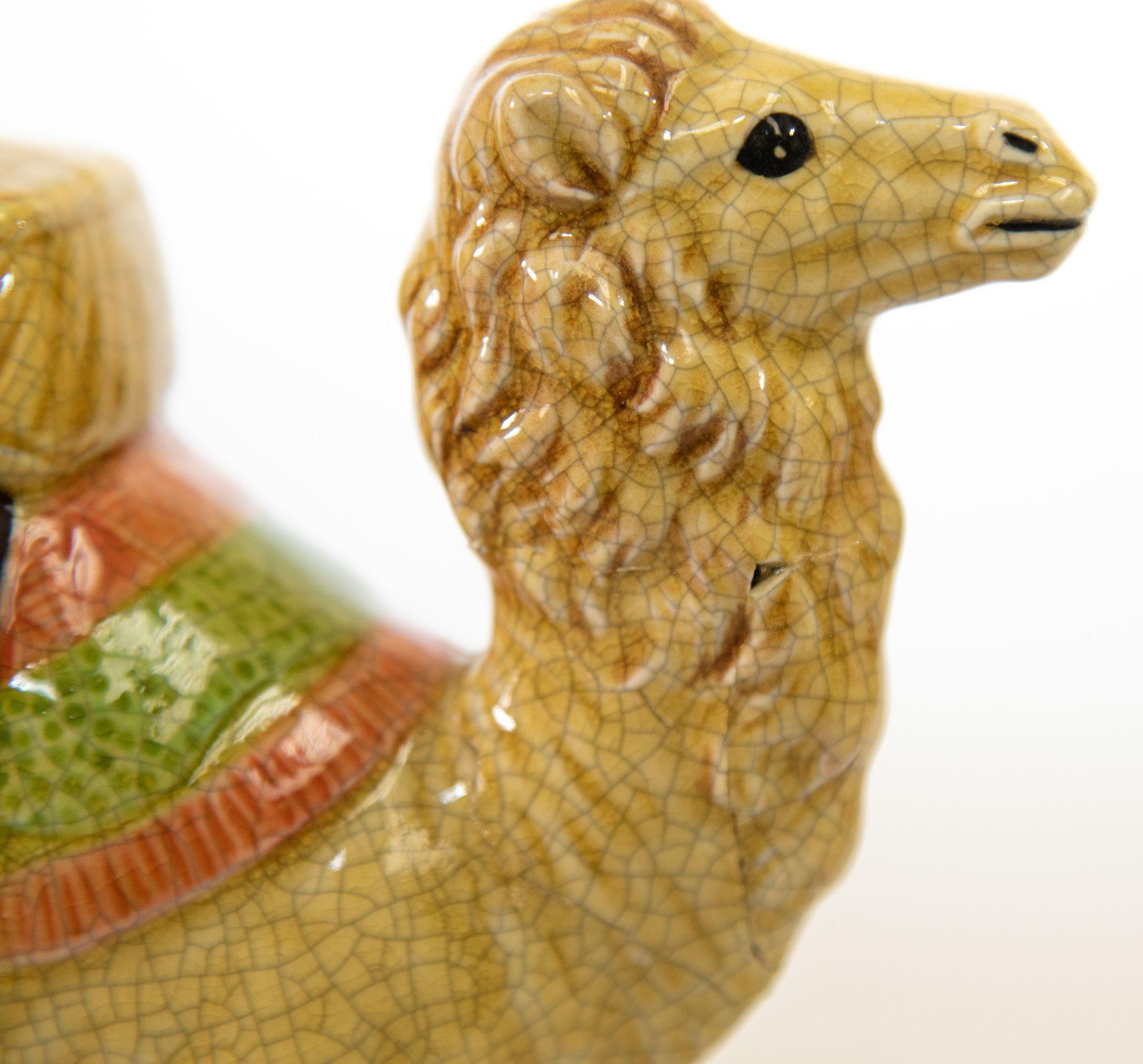 Serre-livres figurines sculptées en porcelaine camel vintage en vente 8