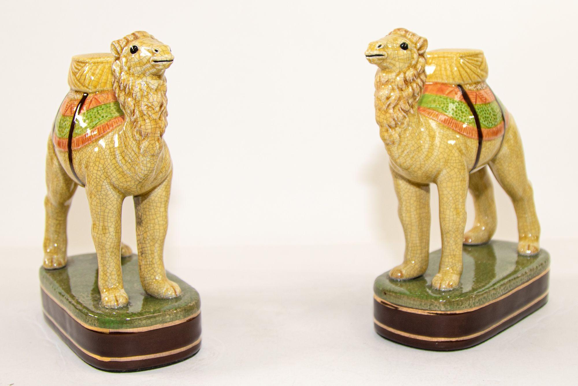 Vintage-Buchstützen aus Porzellan mit Kamel-Skulpturen und Figuren im Angebot 2