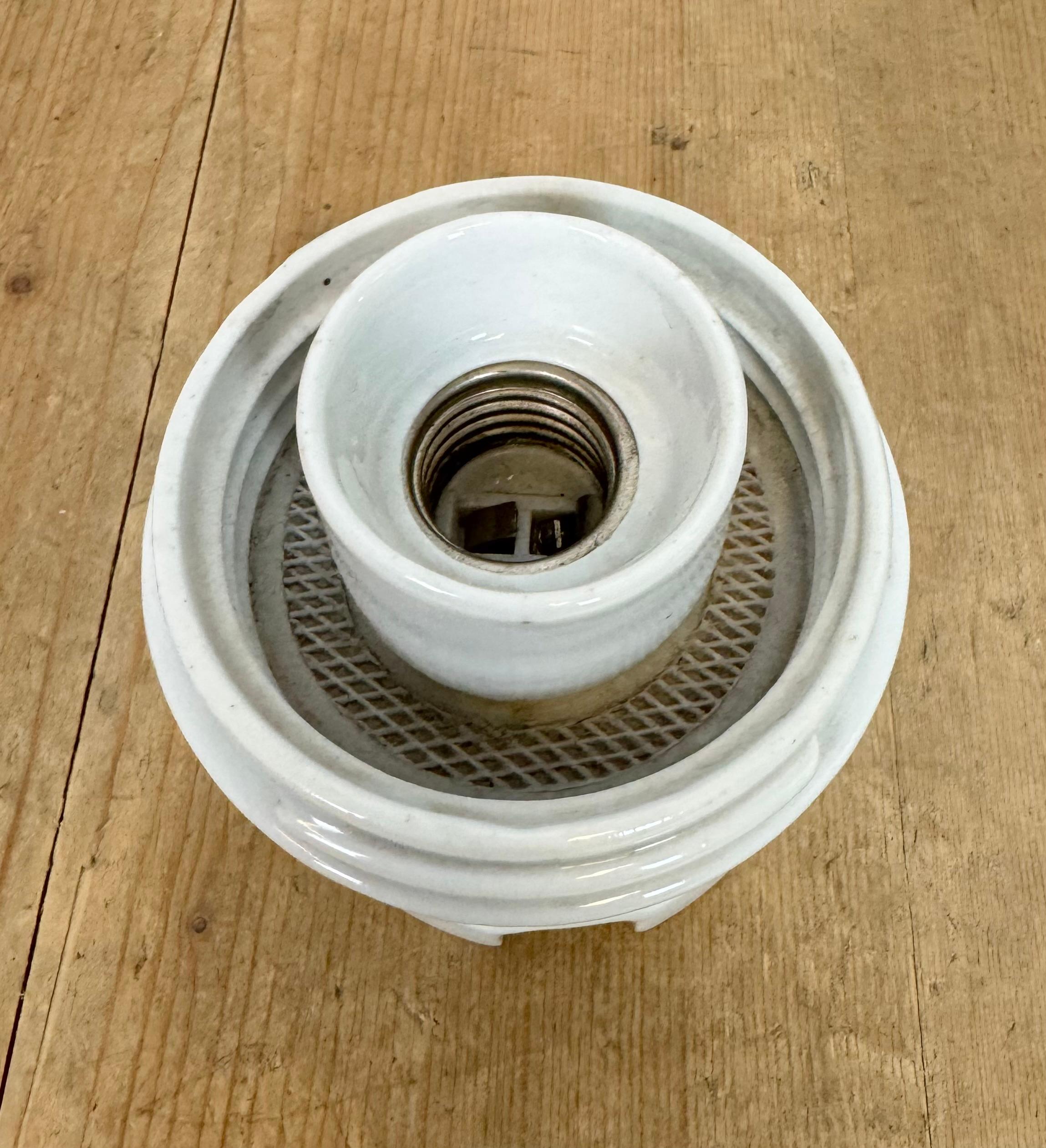 Plafonnier vintage en porcelaine avec verre au lait, années 1950 en vente 7