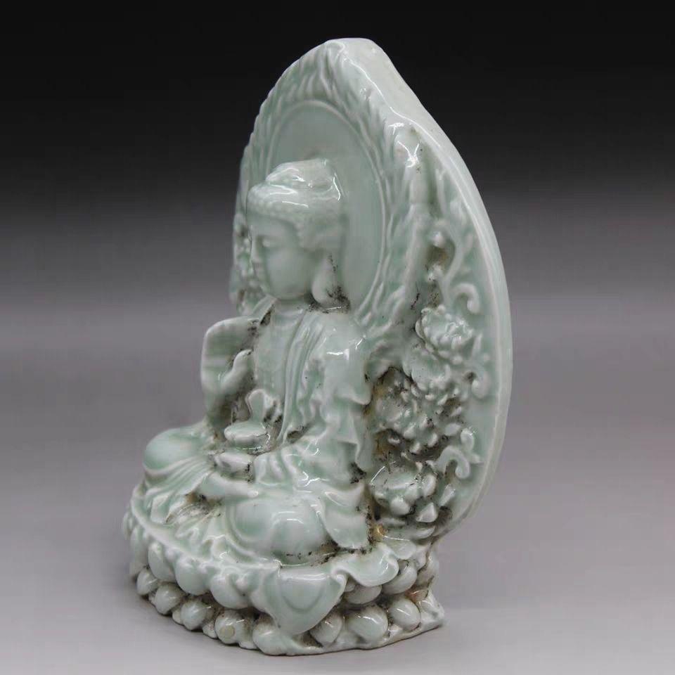Vintage Porcelain Celadon Sitting Guan Yin Buddha – A Symbol of Compassion and Serenity

Embrace the timeless grace of Guan Yin, the Bodhisattva of Compassion, with this Vintage Porcelain Celadon Sitting Guan Yin Buddha. Crafted in delicate celadon
