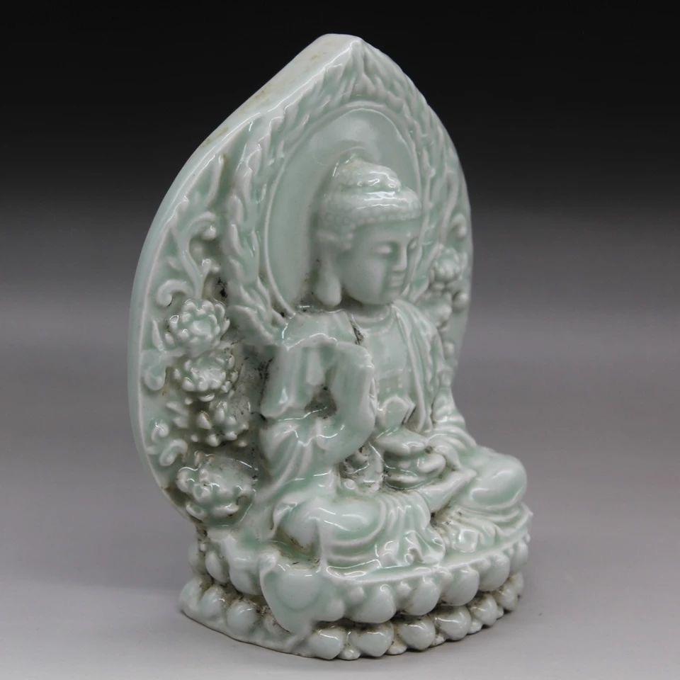 Vintage Porcelain Celadon Sitting Guan Yin Buddha In Fair Condition For Sale In 景德镇市, CN