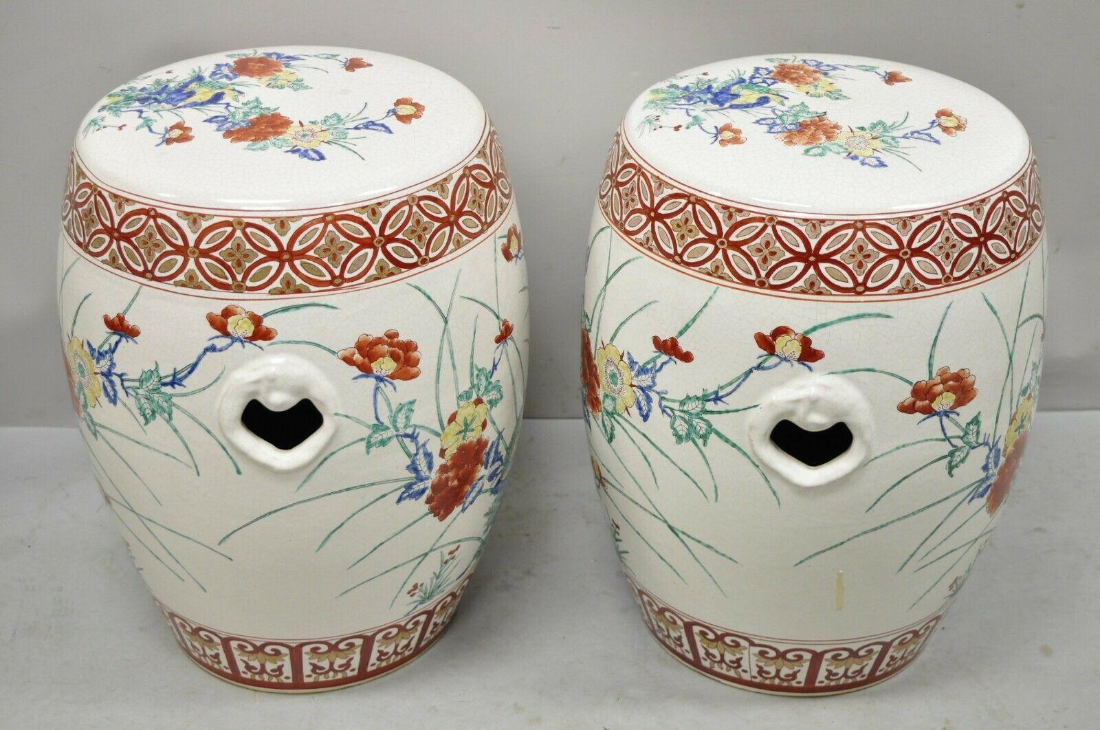 20ième siècle Paire de sièges de jardin vintage en céramique chinoiseries orientales rouges et bleues