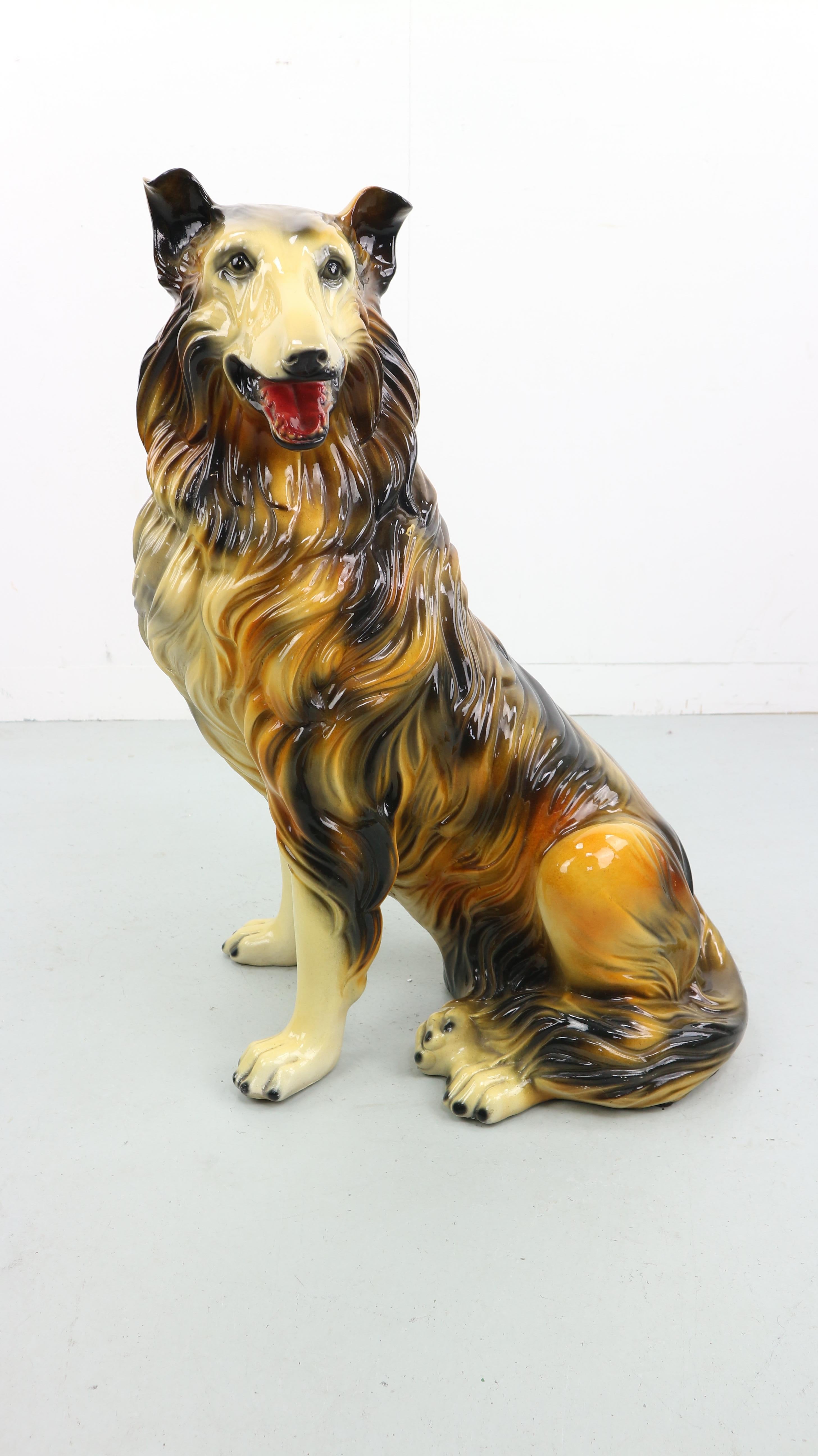 Hand painted vintage Collie real size figure. Beautiful decorative item fitting in every living room.
 
