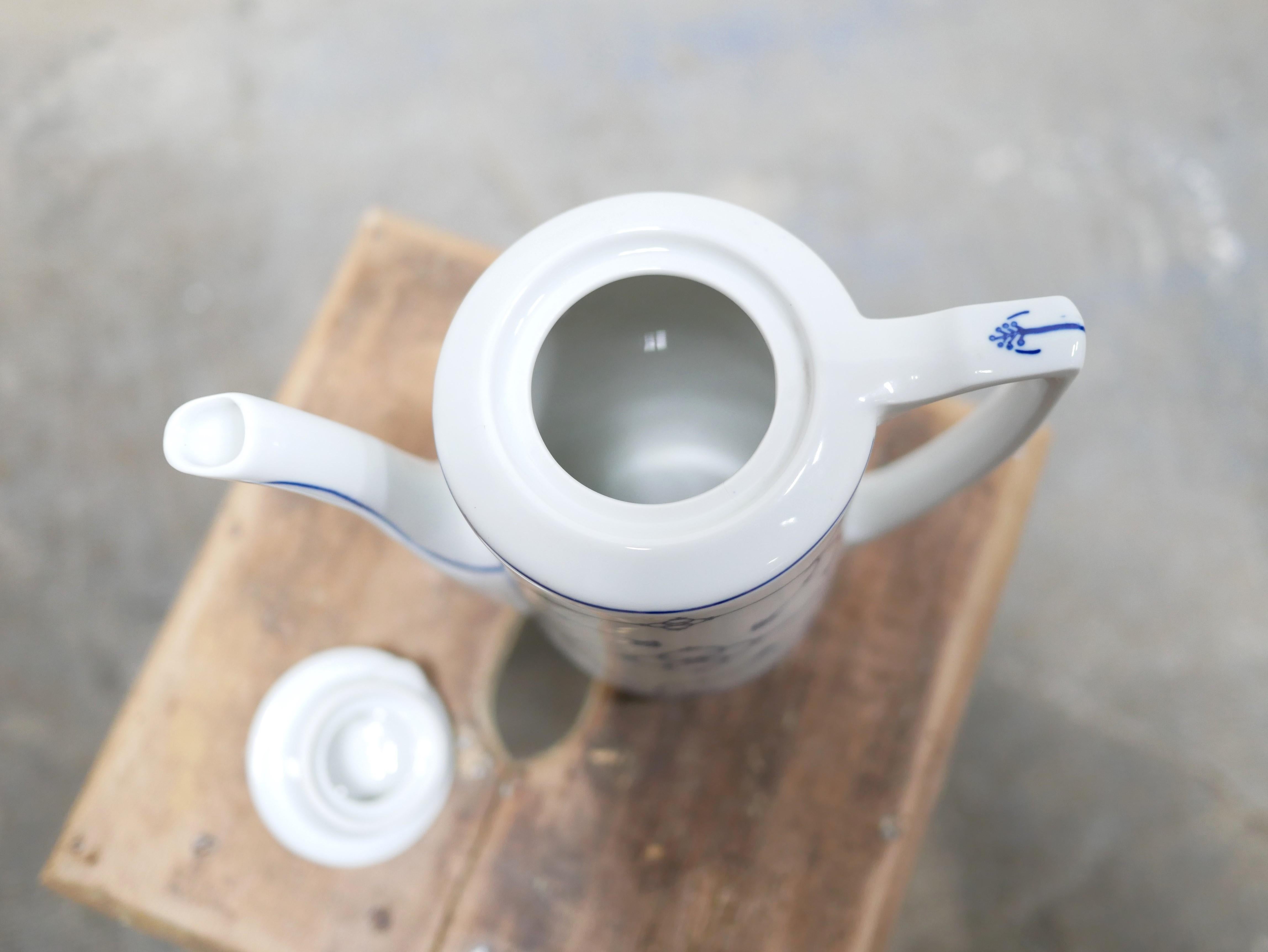 Cafetera de porcelana vintage fabricada por Jäger Eisenberg, Alemania en venta 6