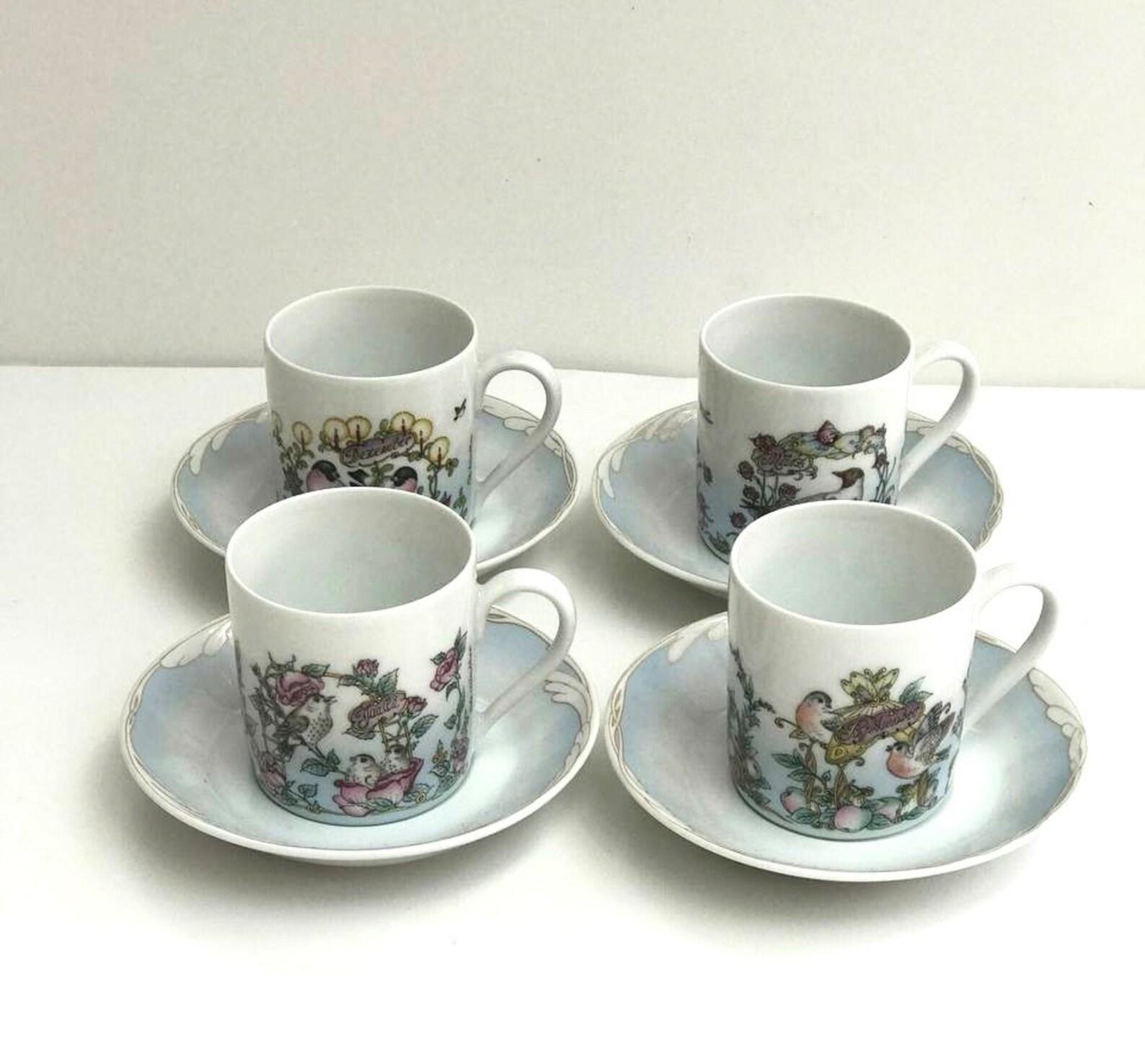 Vintage coffee set of 4. 

HUTSCHENREUTHER Germany Coffee Cups and Saucers.

The price is for all Set (4 Cups + 4 Saucer).

In excellent condition, no chips, cracks or crazing. 

Vintage.

Bone China Rare Coffee Cups and Saucers.

Volume