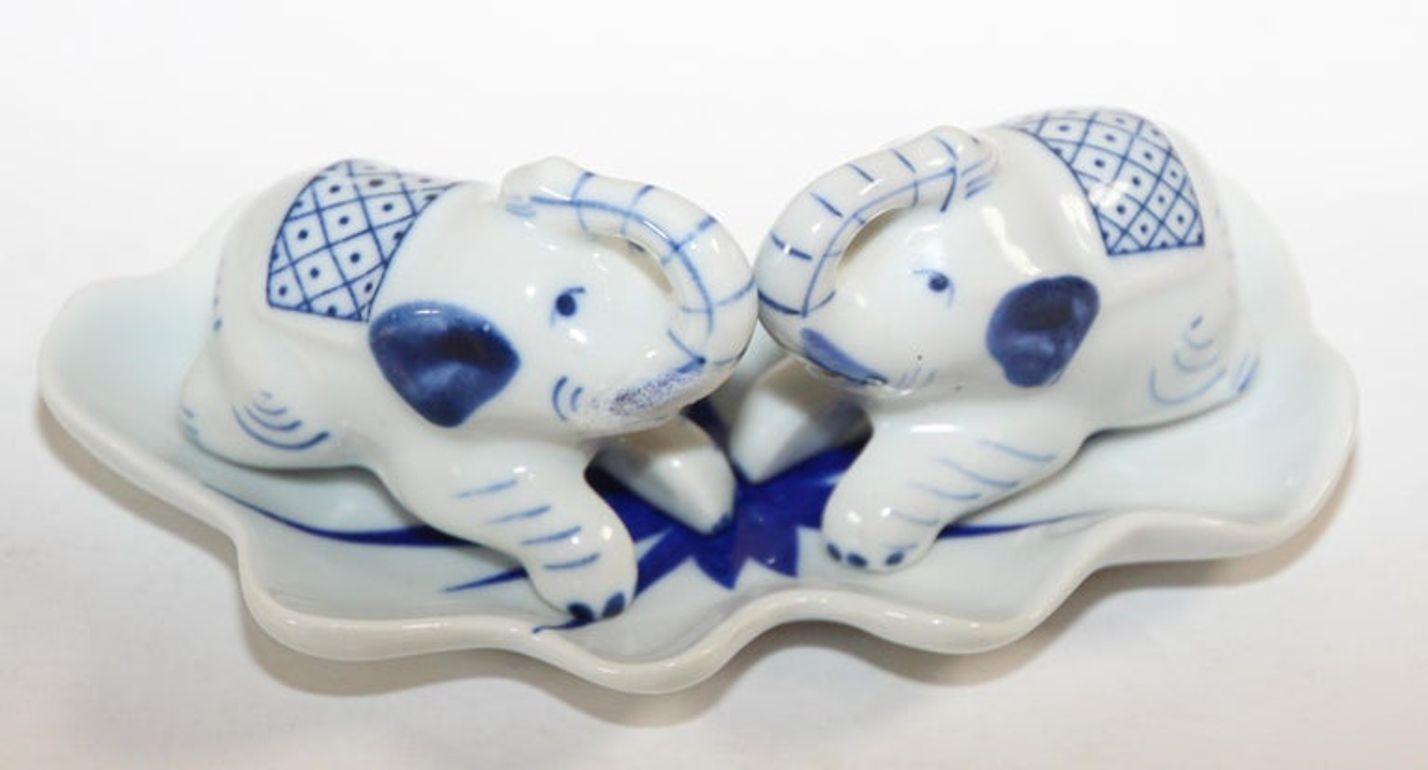 Vintage Porcelain Elephants Salt and Pepper Shakers with Tray Collectible For Sale 5