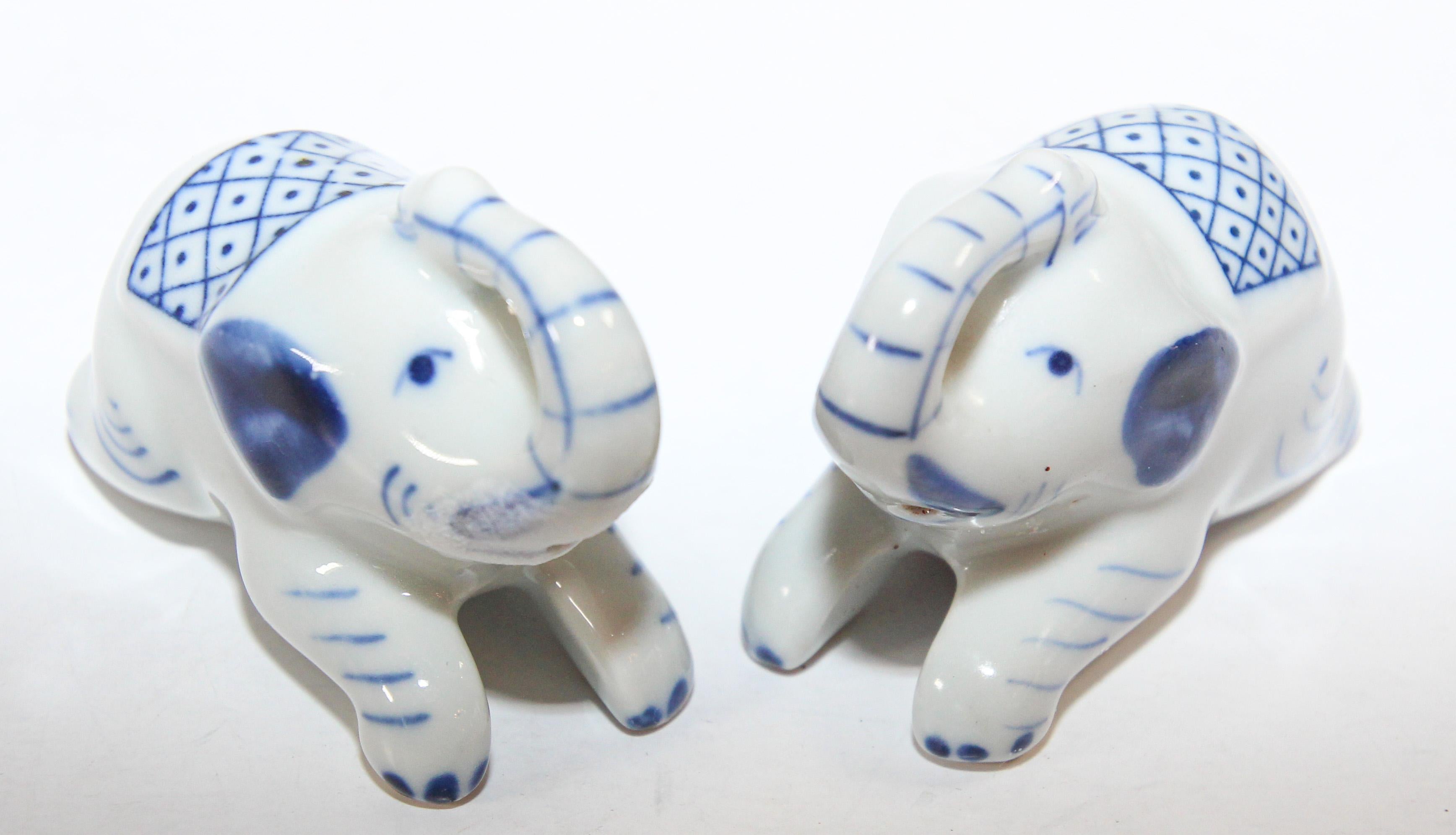 Asian Vintage Porcelain Elephants Salt and Pepper Shakers with Tray Collectible For Sale