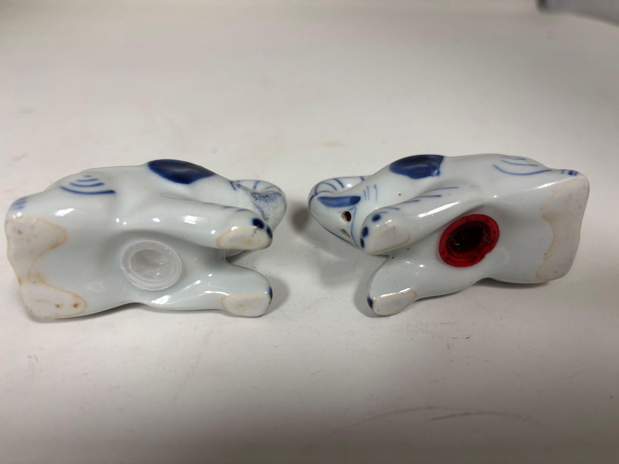 Vintage Porcelain Elephants Salt and Pepper Shakers with Tray Collectible In Good Condition For Sale In North Hollywood, CA