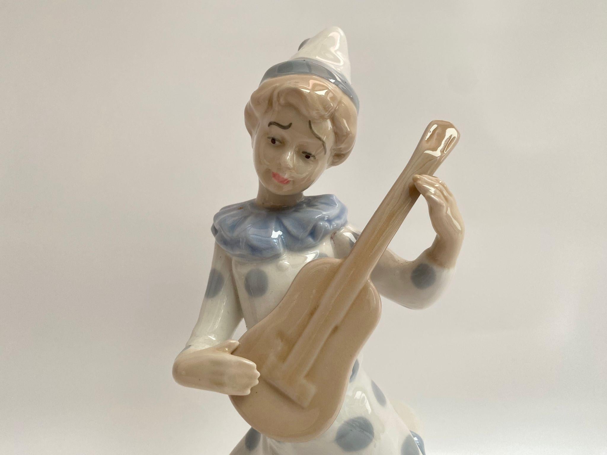Figurita vintage de porcelana 