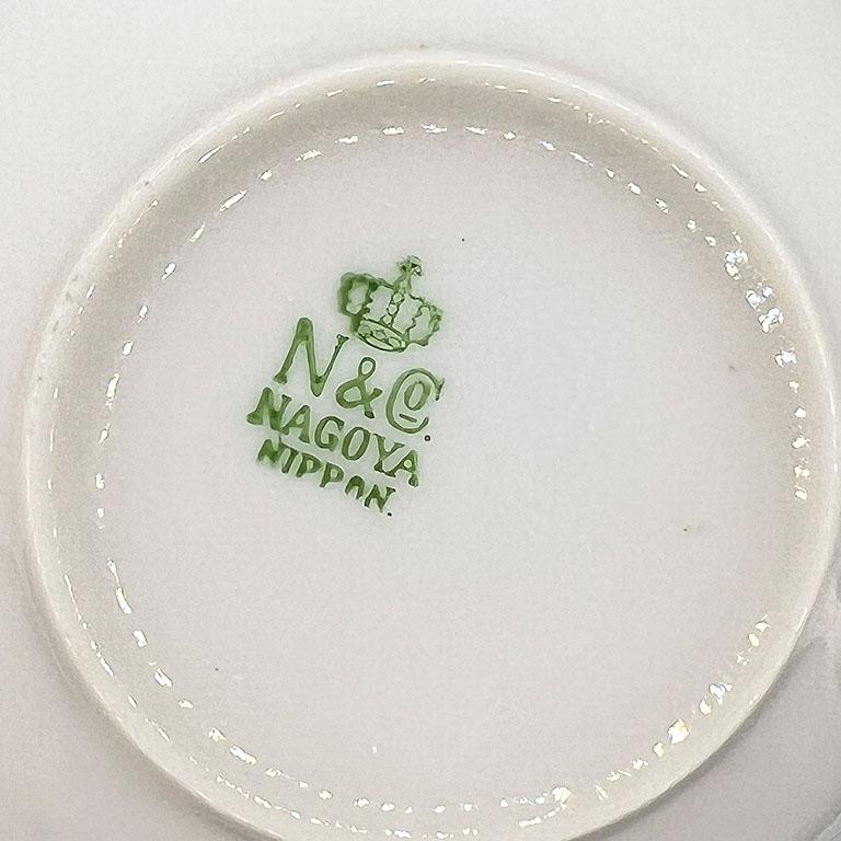 Taza y platillo de té vintage de porcelana verde con llave griega de N & Co. Nagoya Nippon Griego clásico en venta