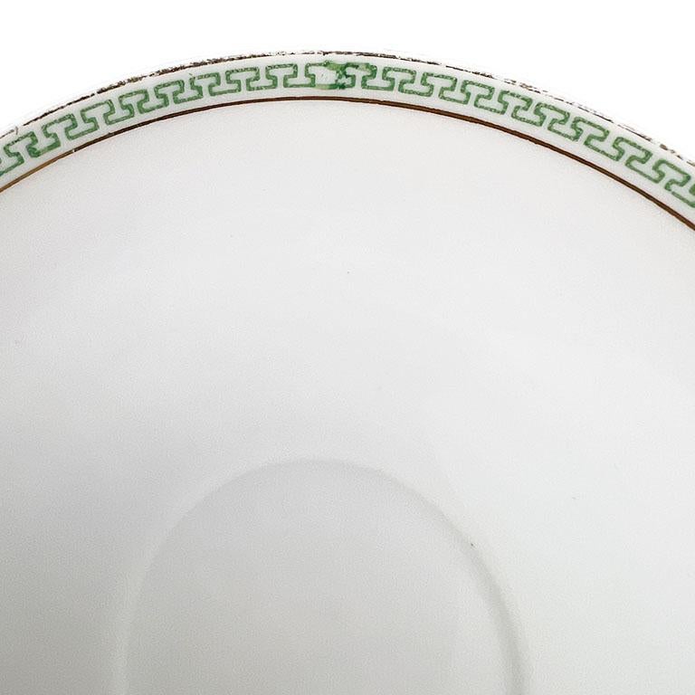 Taza y platillo de té vintage de porcelana verde con llave griega de N & Co. Nagoya Nippon Japonés en venta