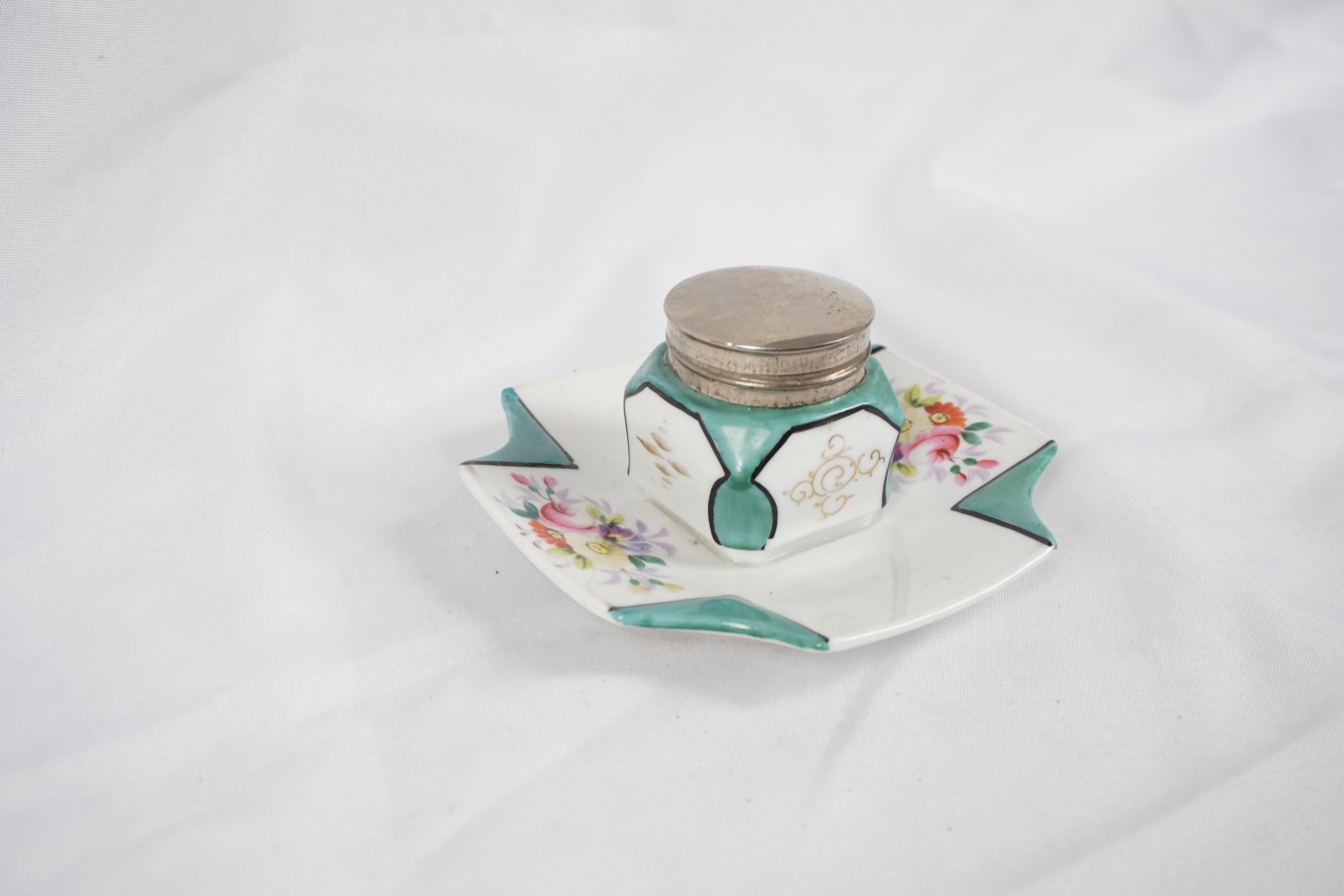 Vintage porcelain inkwell, hand painted, Scotland 1930, B2824

Scotland 1930
Fine China
Hand painted inkwell with hinged top
Sitting in center of cruciform base with hand painted flower
Please note porcelain liner has a couple of cracks but