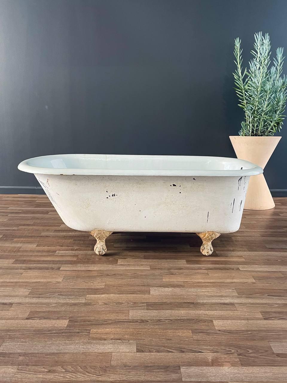 Vintage Porzellan & Eisen Badewanne mit Claw Feet (amerikanisch) im Angebot
