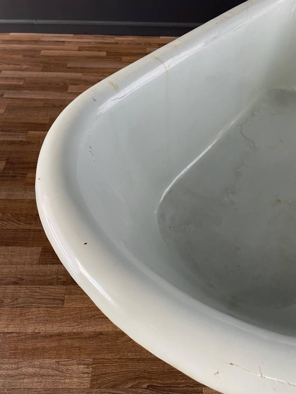 Vintage Porzellan & Eisen Badewanne mit Claw Feet (Stahl) im Angebot