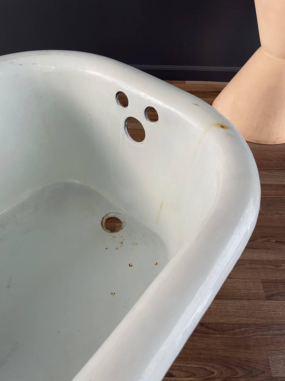 Vintage Porzellan & Eisen Badewanne mit Claw Feet im Angebot 1