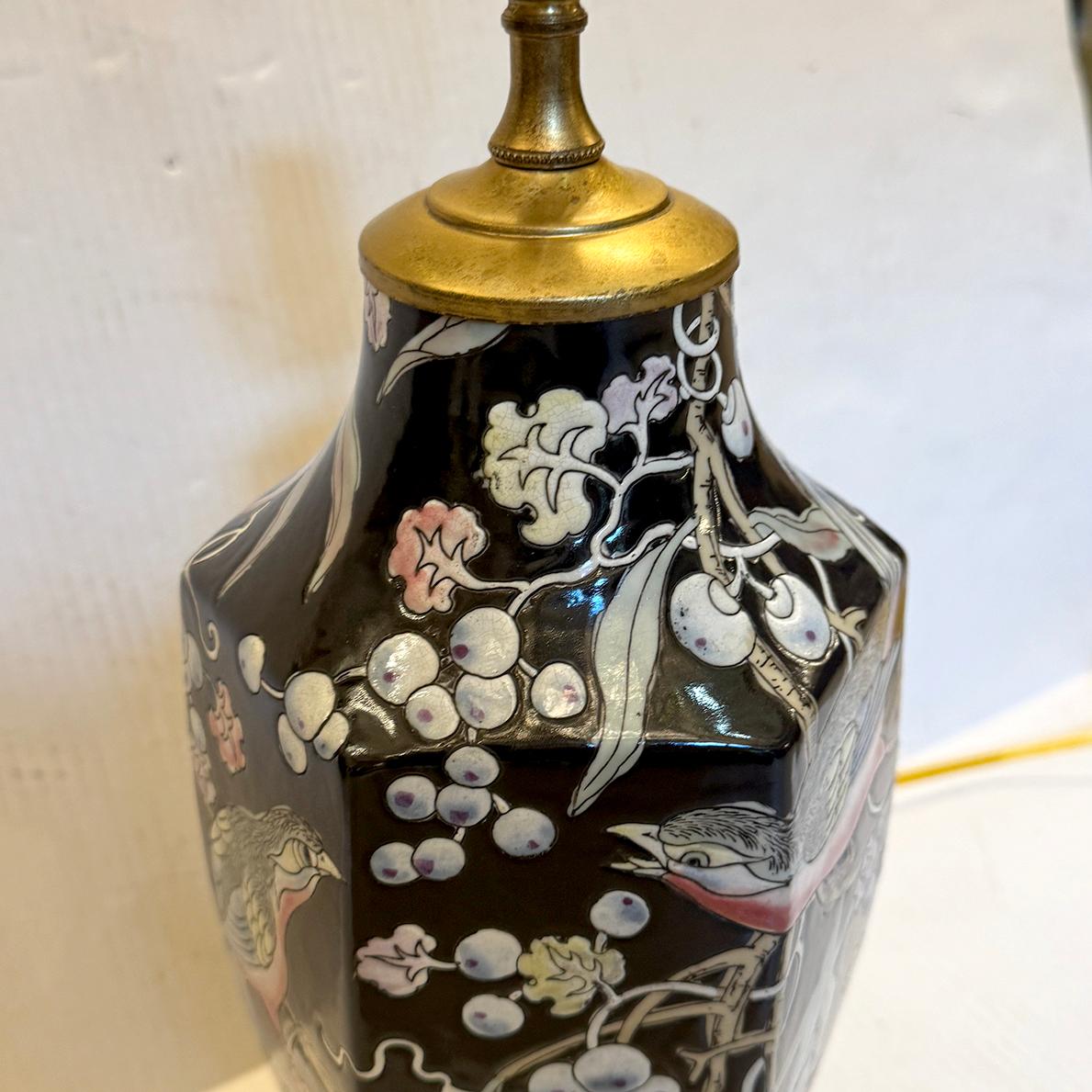 Lámpara de porcelana vintage con motivo de pájaros finales del siglo XX en venta